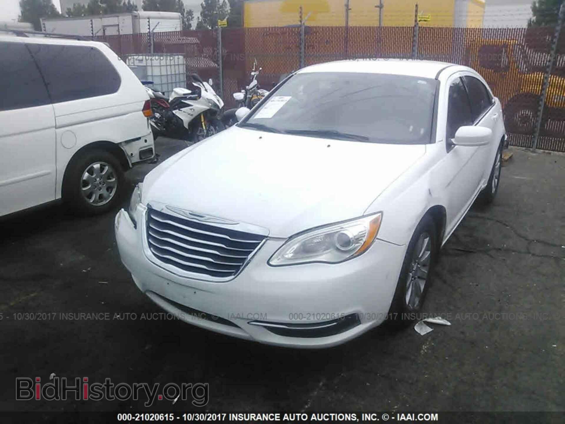 2014 Chrysler 200 - VIN: 1C3CCBBG0EN114332 - Фото 2
