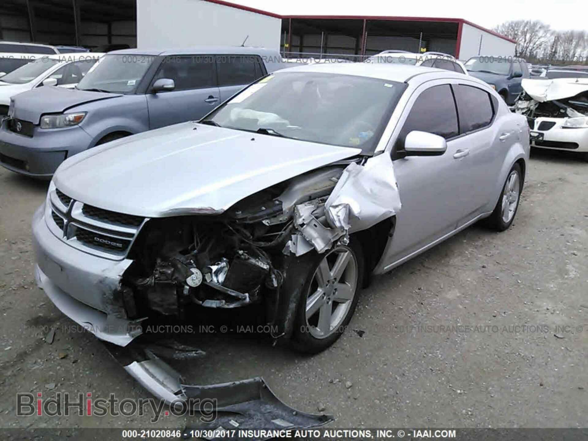 2011 Dodge Avenger - VIN: 1B3BD1FB1BN590891 - Фото 2