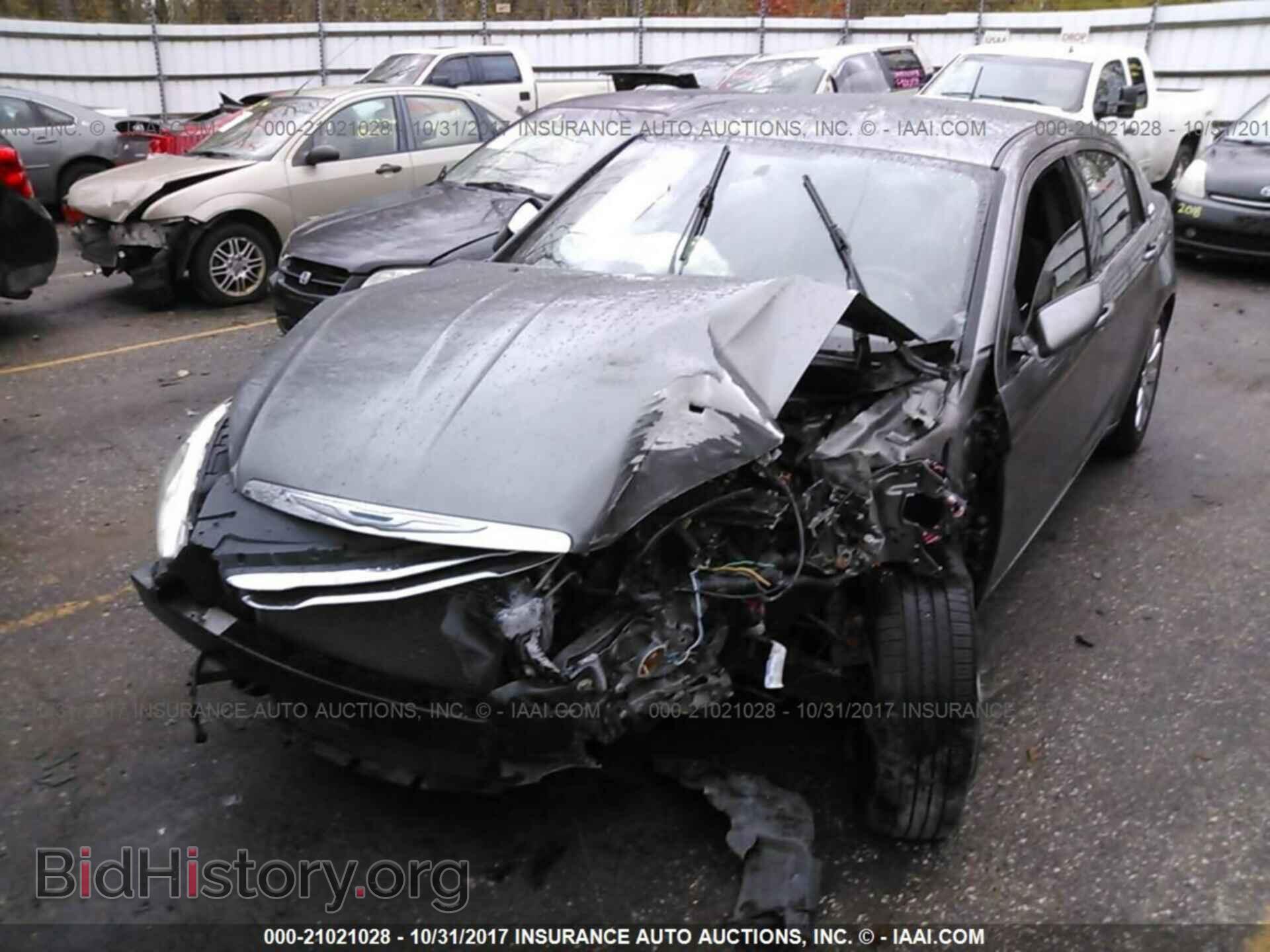 2013 Chrysler 200 - VIN: 1C3CCBBG7DN678199 - Photo 2