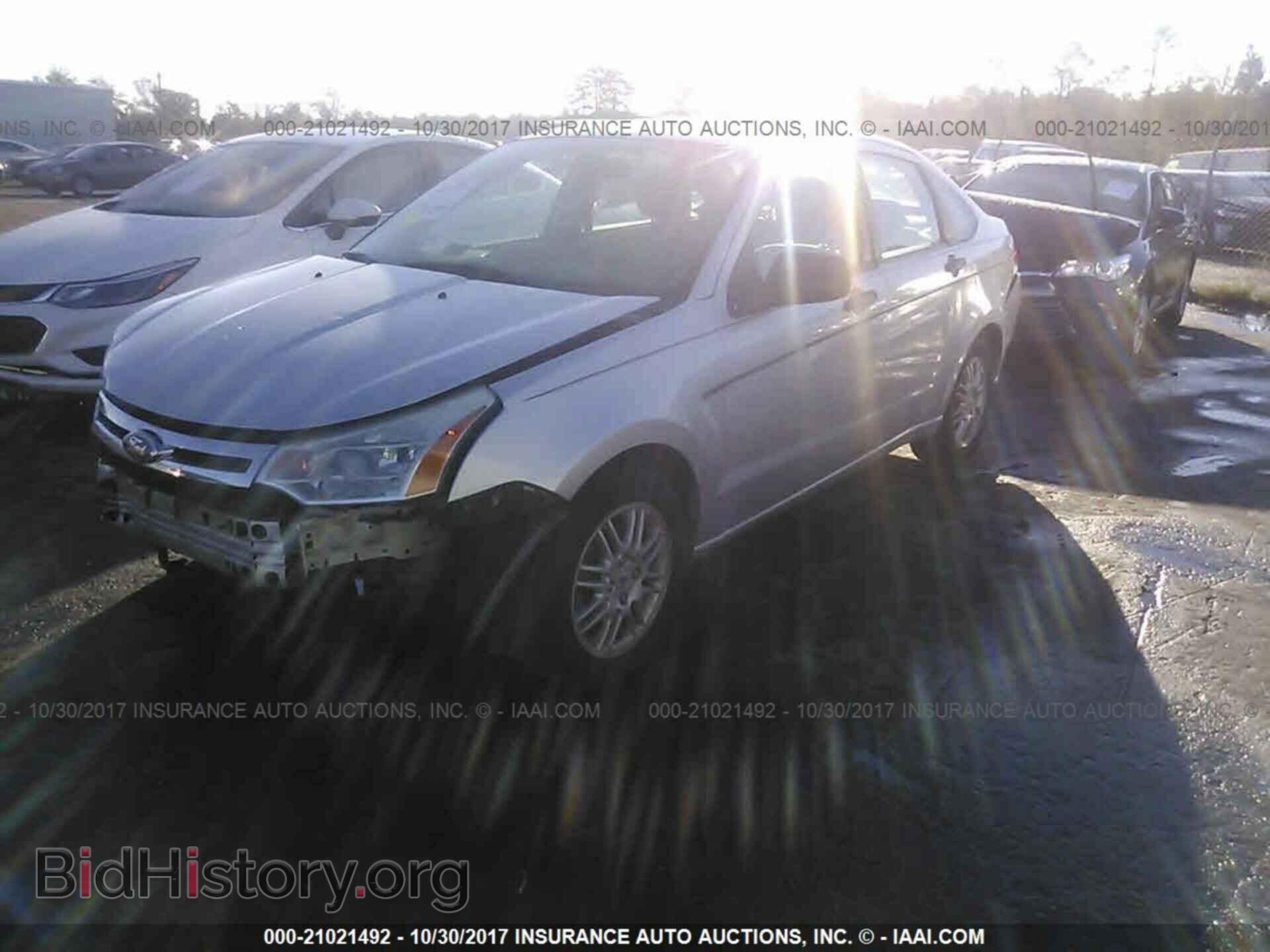 2011 Ford Focus - VIN: 1FAHP3FN1BW122407 - Фото 2