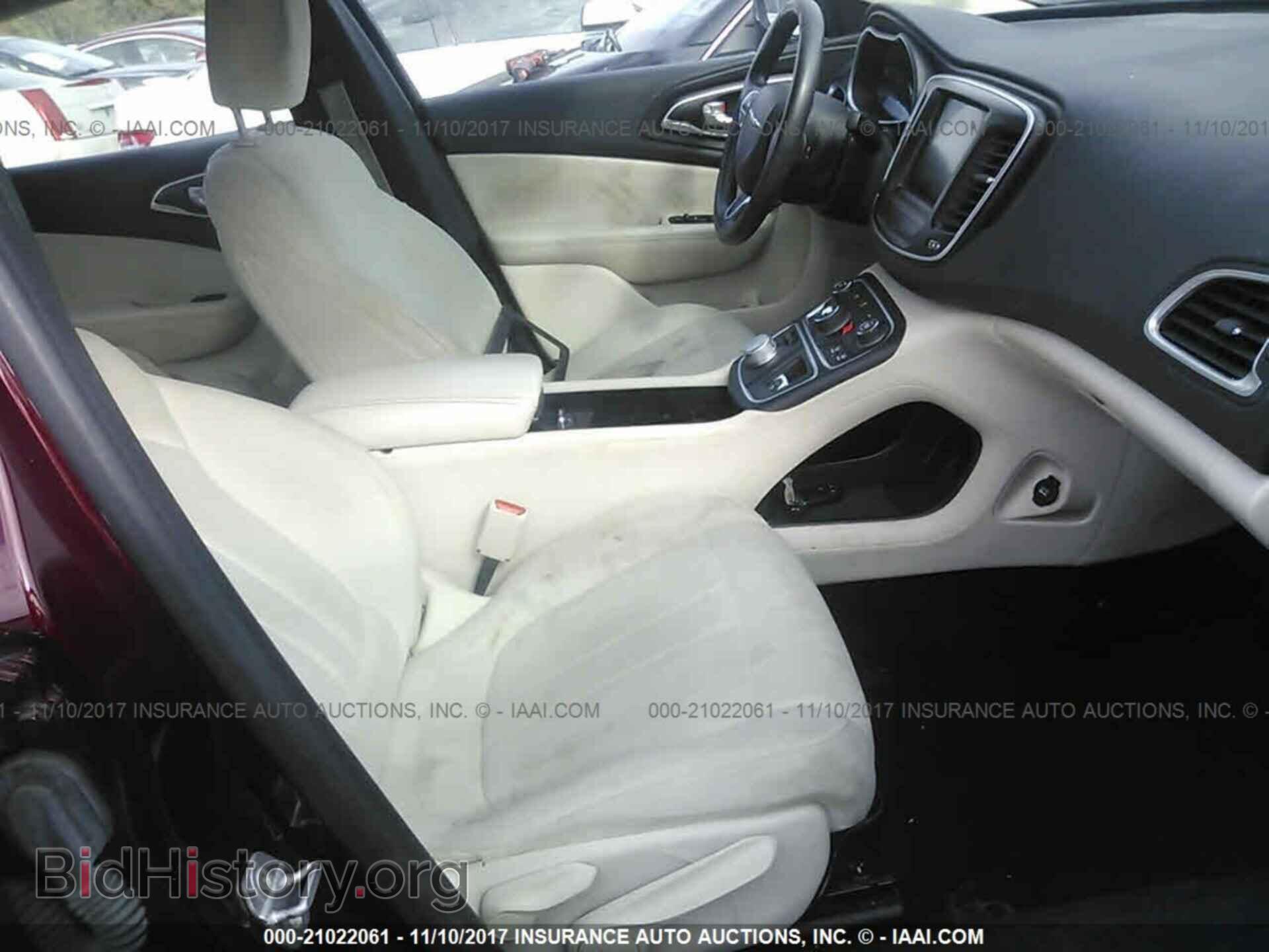 2016 Chrysler 200 - VIN: 1C3CCCAB3GN116090 - Photo 5