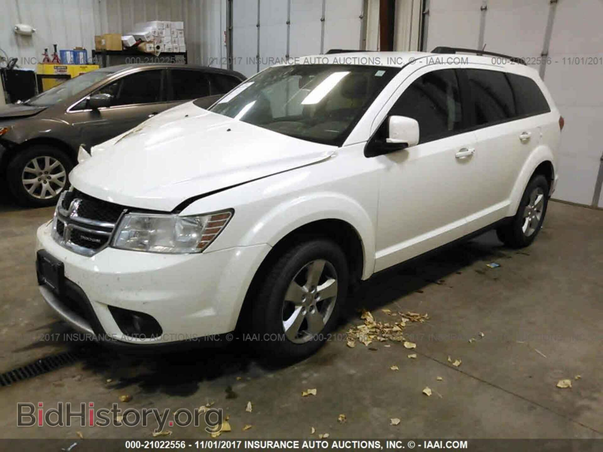 2011 Dodge Journey - VIN: 3D4PH1FGXBT551787 - Photo 2