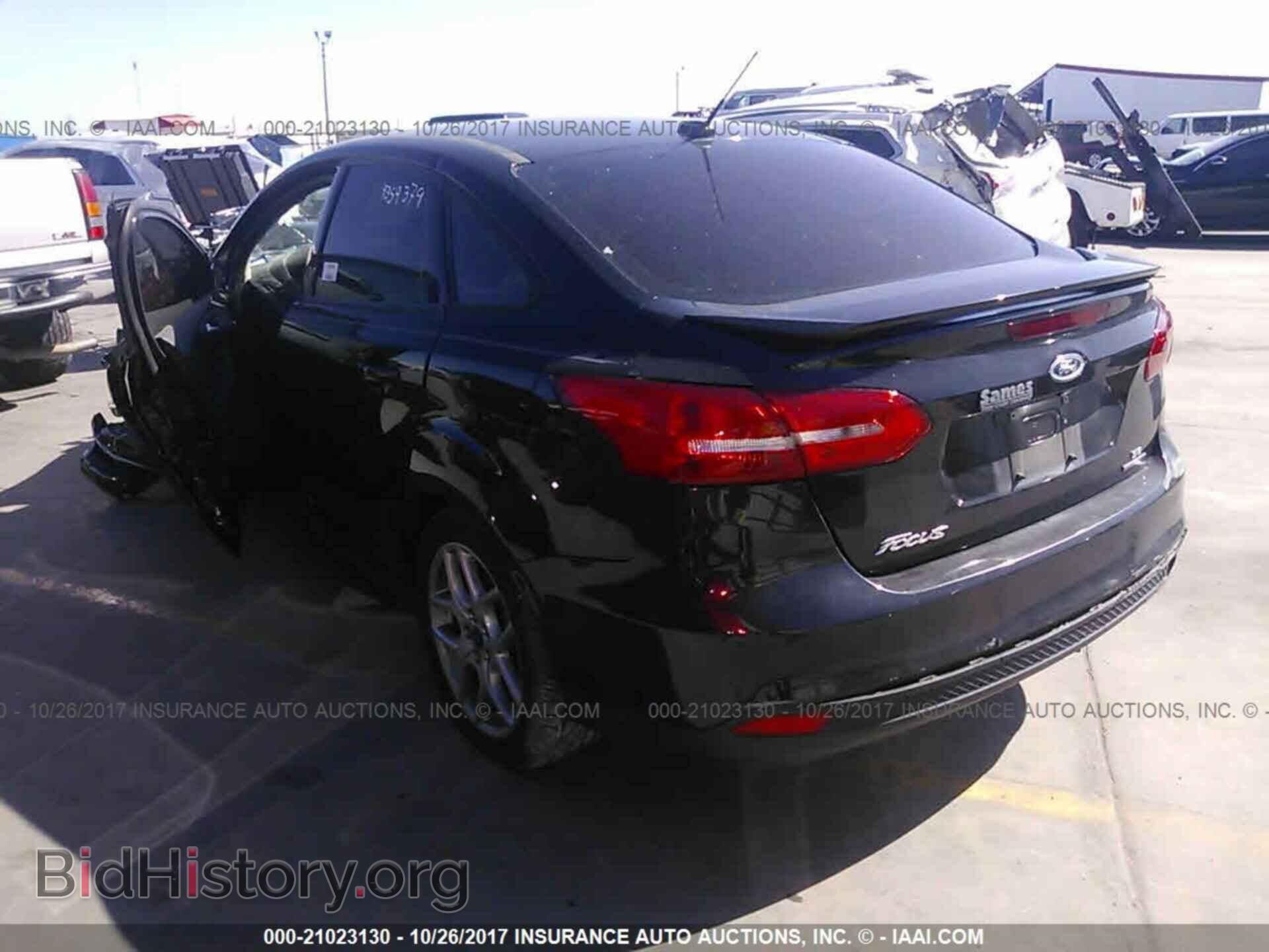 2015 Ford Focus - VIN: 1FADP3F22FL255396 - Photo 3