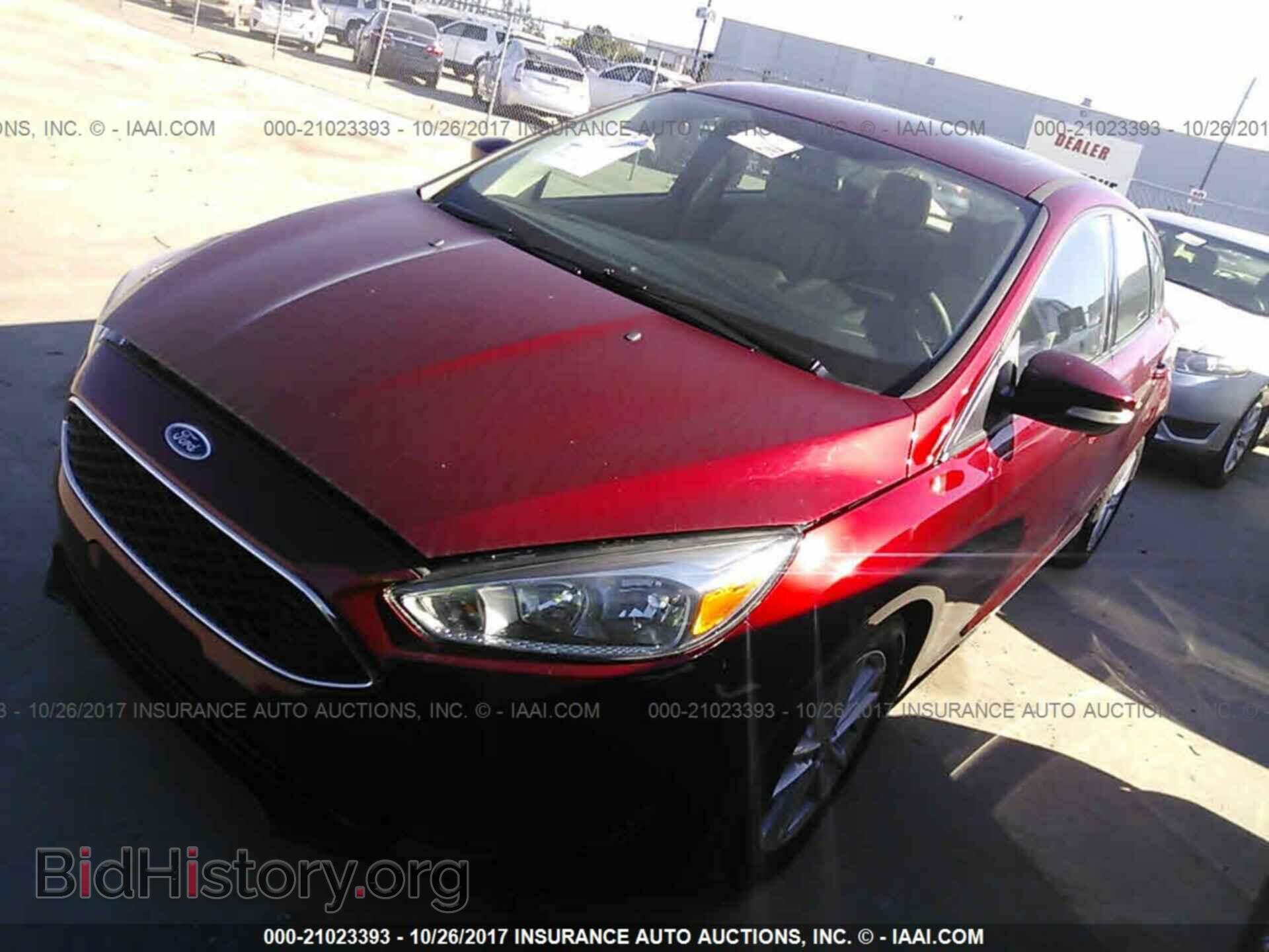 2016 Ford Focus - VIN: 1FADP3K24GL294546 - Photo 2