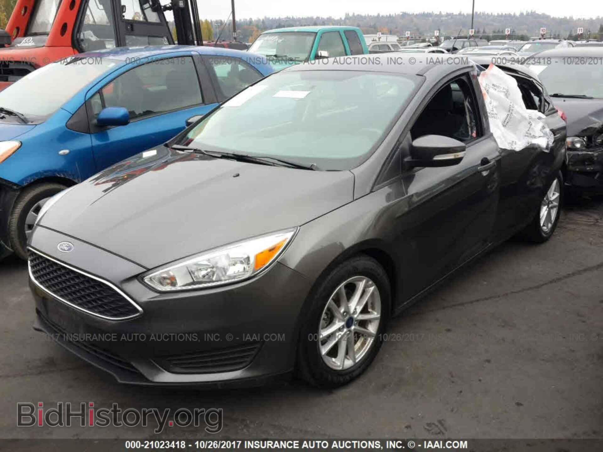 2016 Ford Focus - VIN: 1FADP3K21GL290440 - Photo 2