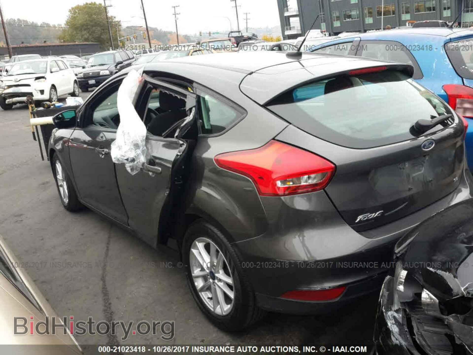 2016 Ford Focus - VIN: 1FADP3K21GL290440 - Photo 3