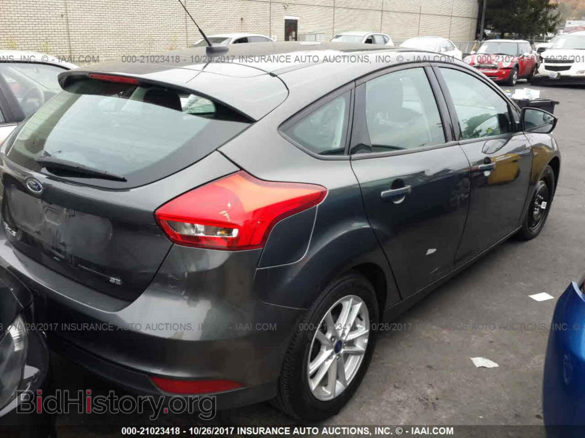 2016 Ford Focus - VIN: 1FADP3K21GL290440 - Photo 4