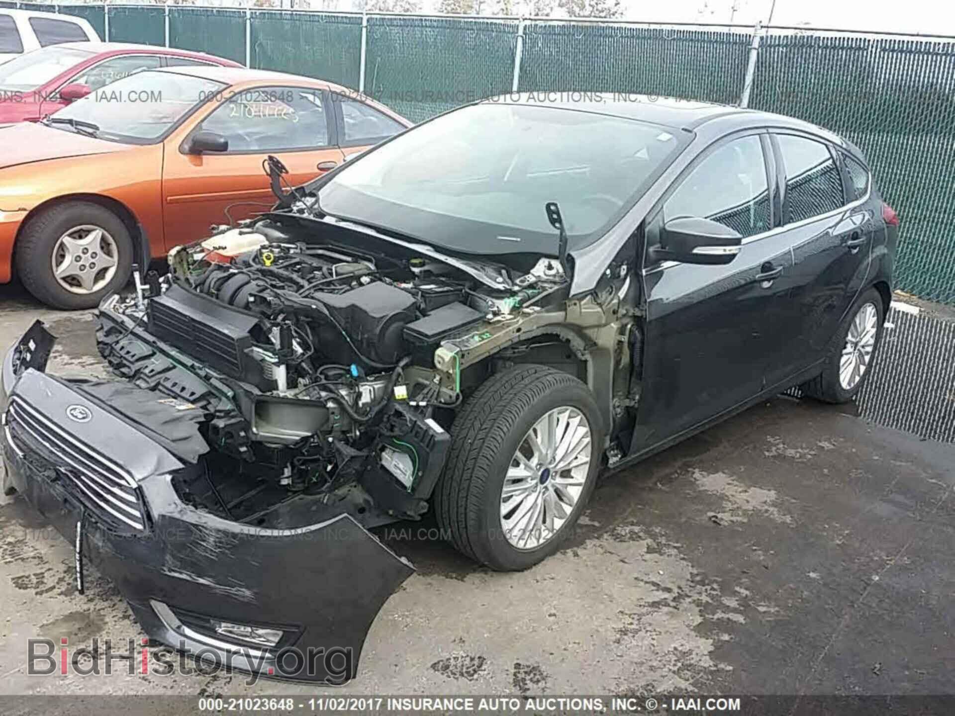 2016 Ford Focus - VIN: 1FADP3N22GL305300 - Photo 2