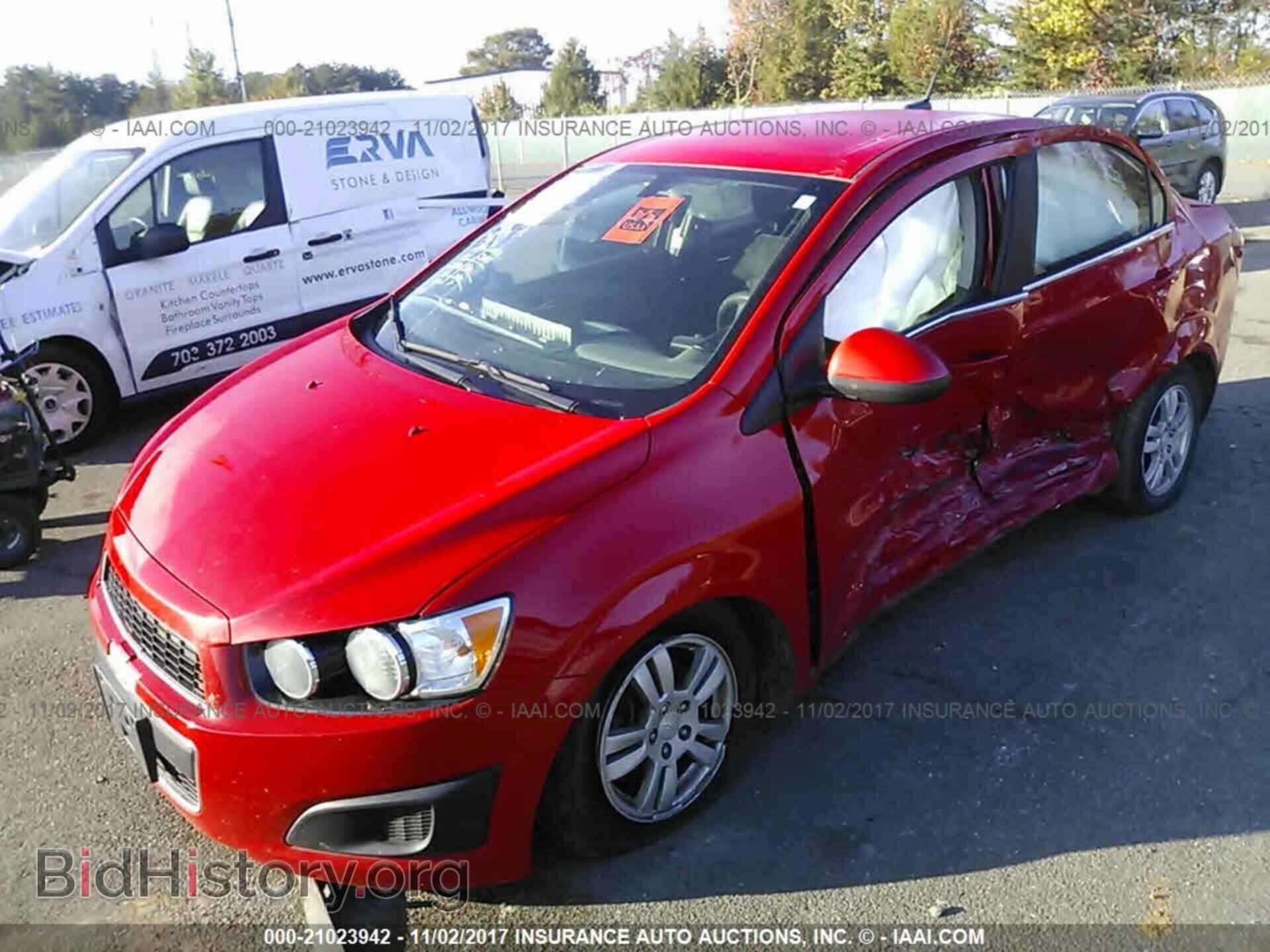 2014 Chevrolet Sonic - VIN: 1G1JC5SH2E4177640 - Фото 2