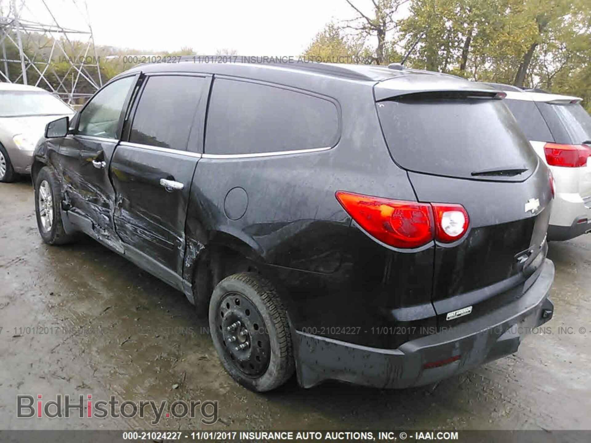 2011 Chevrolet Traverse - VIN: 1GNKRGED9BJ126350 - Фото 3