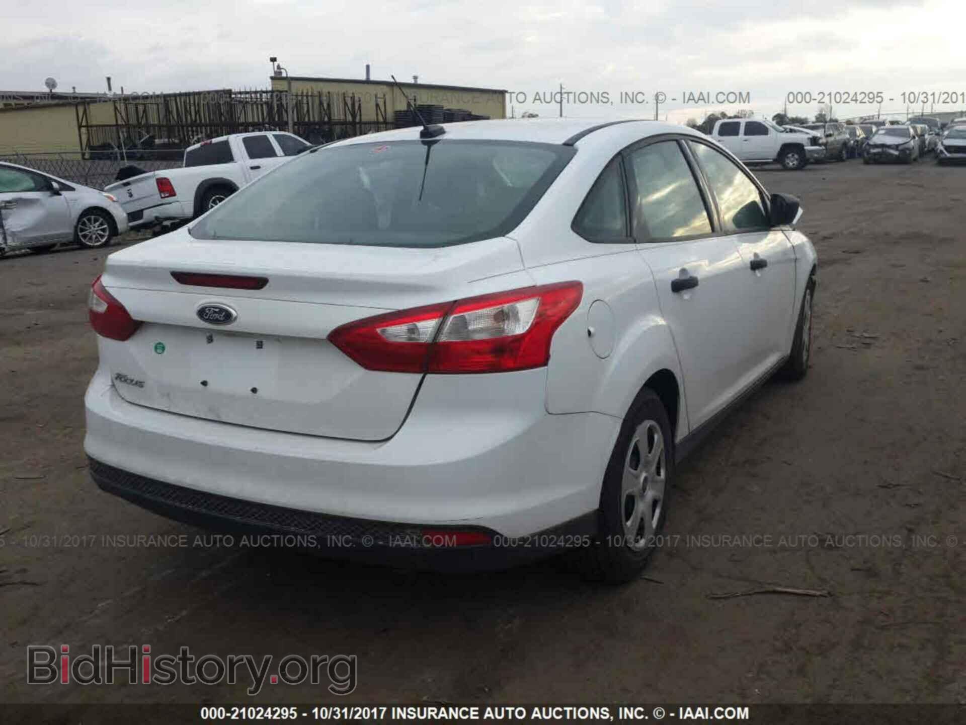 2012 Ford Focus - VIN: 1FAHP3E27CL188907 - Photo 4
