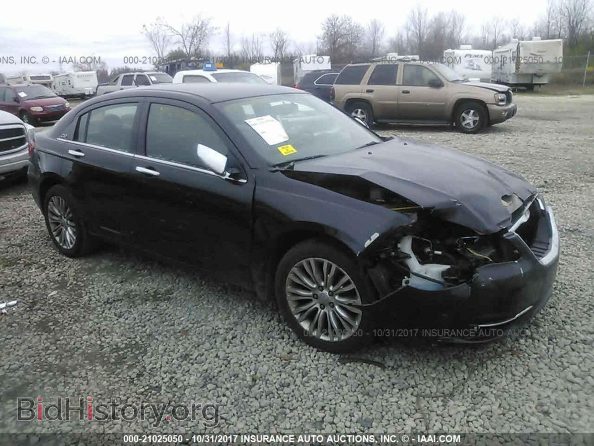 Photo 1C3BC2FG4BN518039 - Chrysler 200 2011