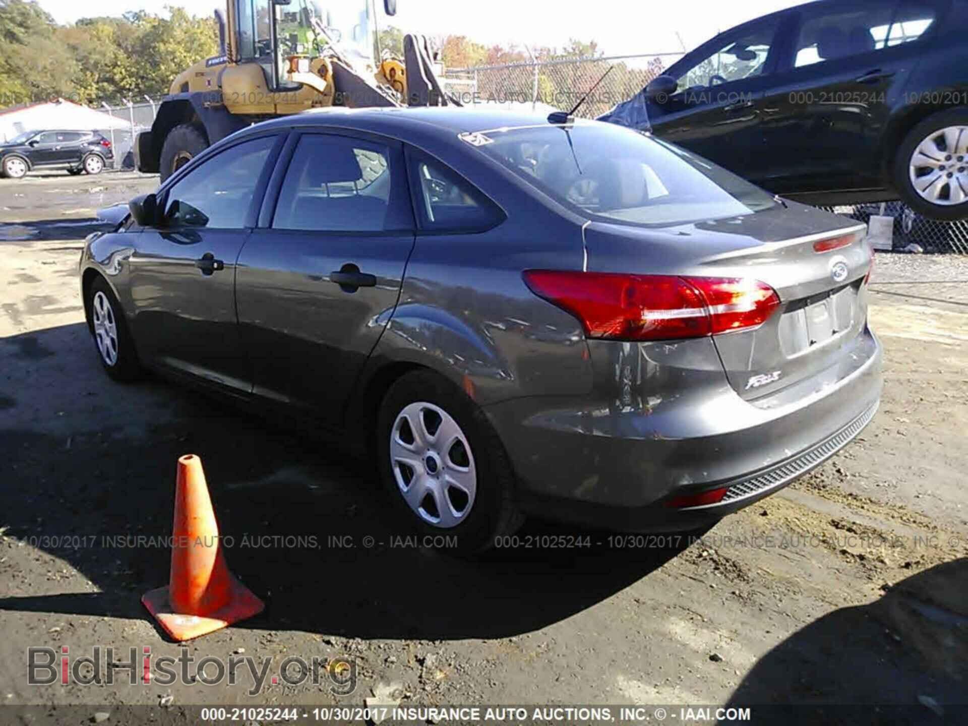 2016 Ford Focus - VIN: 1FADP3E27GL228939 - Фото 3