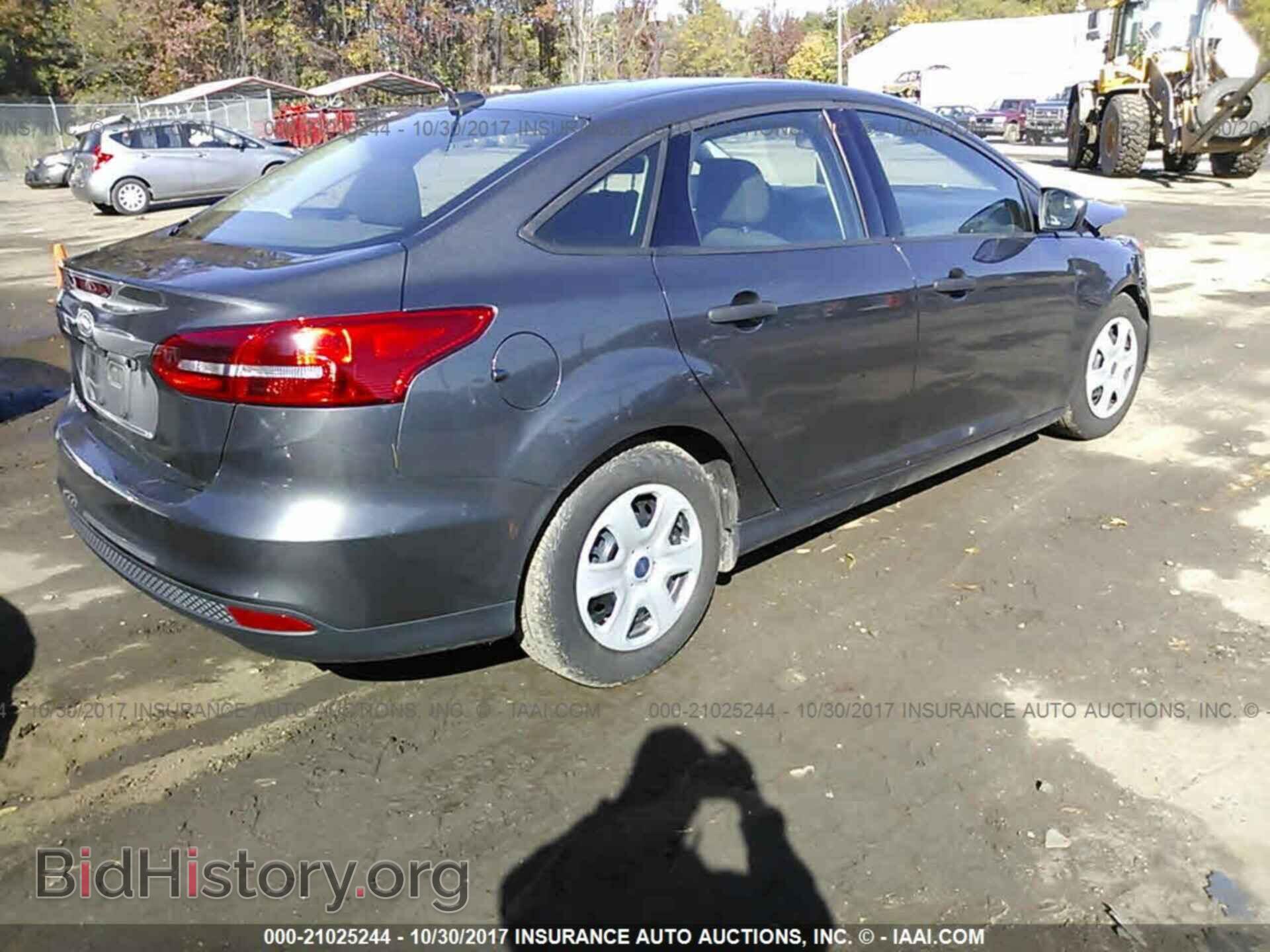 2016 Ford Focus - VIN: 1FADP3E27GL228939 - Фото 4