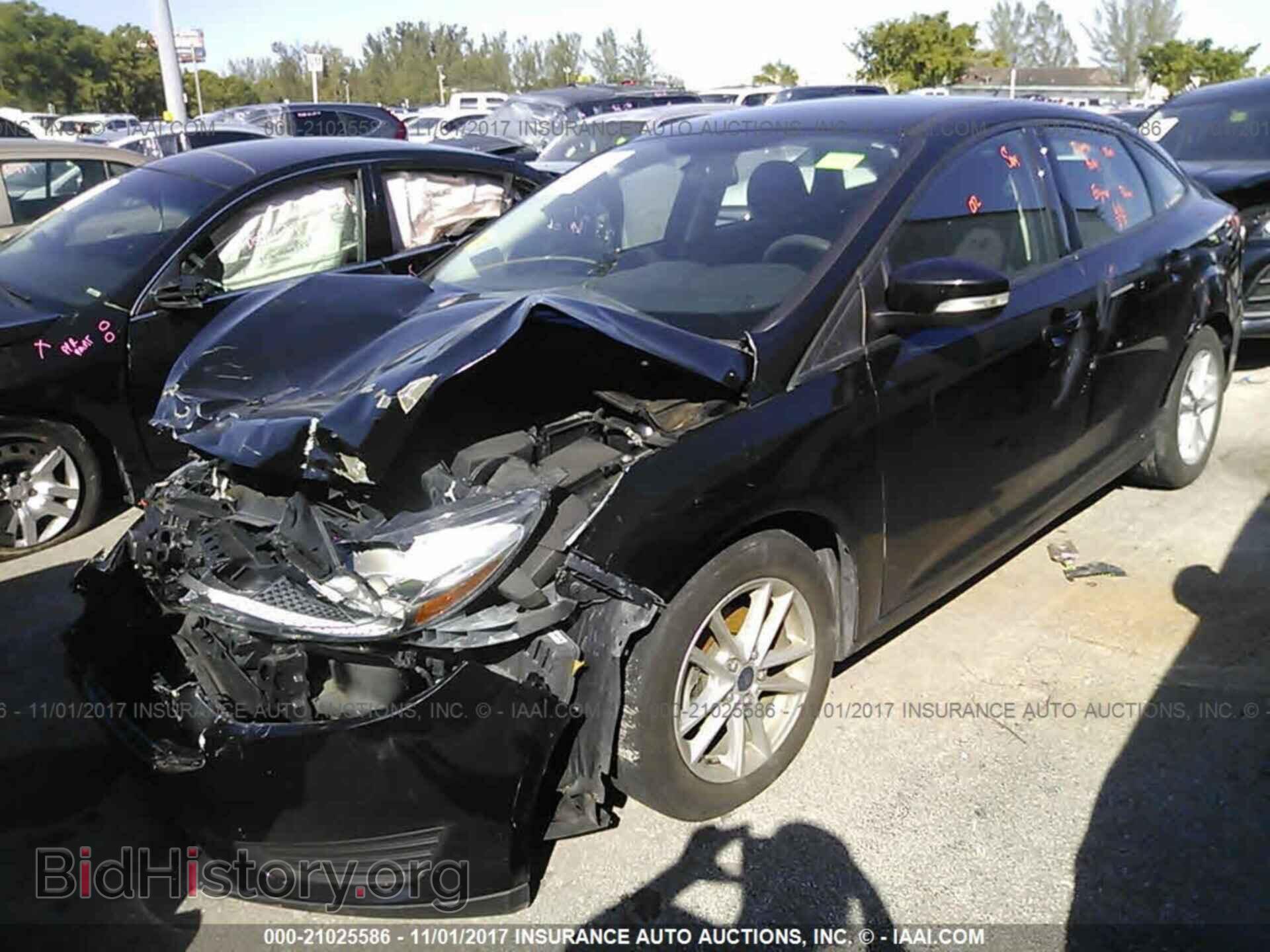 2015 Ford Focus - VIN: 1FADP3F25FL207357 - Фото 2