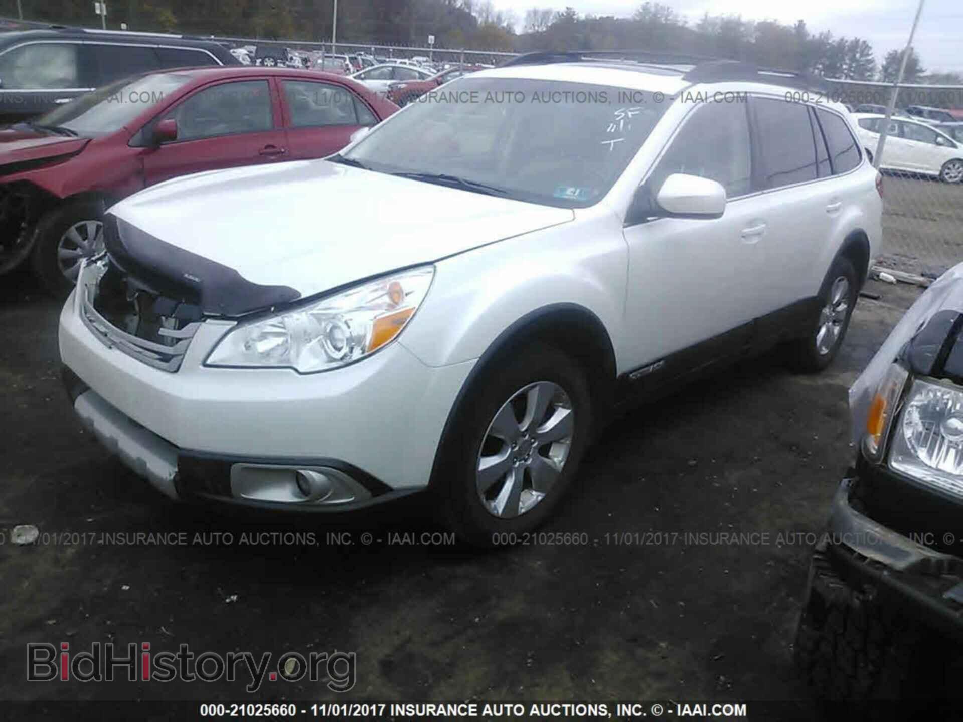 2011 Subaru Outback - VIN: 4S4BRBKC3B3388050 - Фото 2
