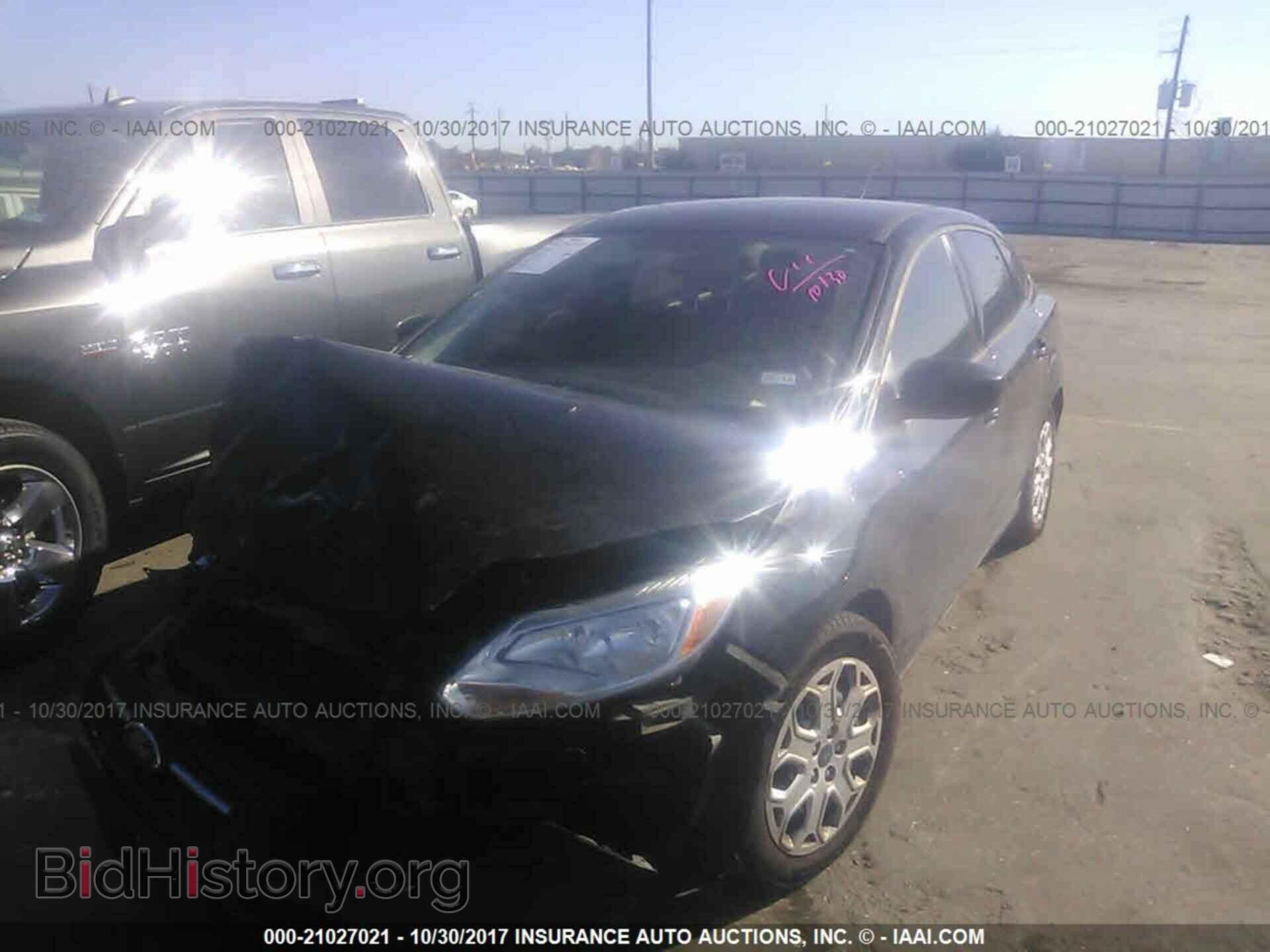 2012 Ford Focus - VIN: 1FAHP3F2XCL382328 - Photo 2