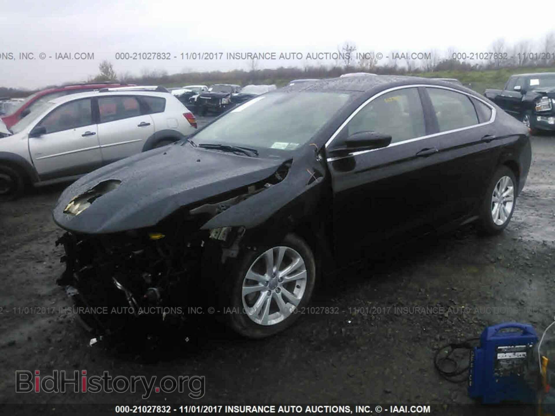 2015 Chrysler 200 - VIN: 1C3CCCAB0FN734255 - Photo 2
