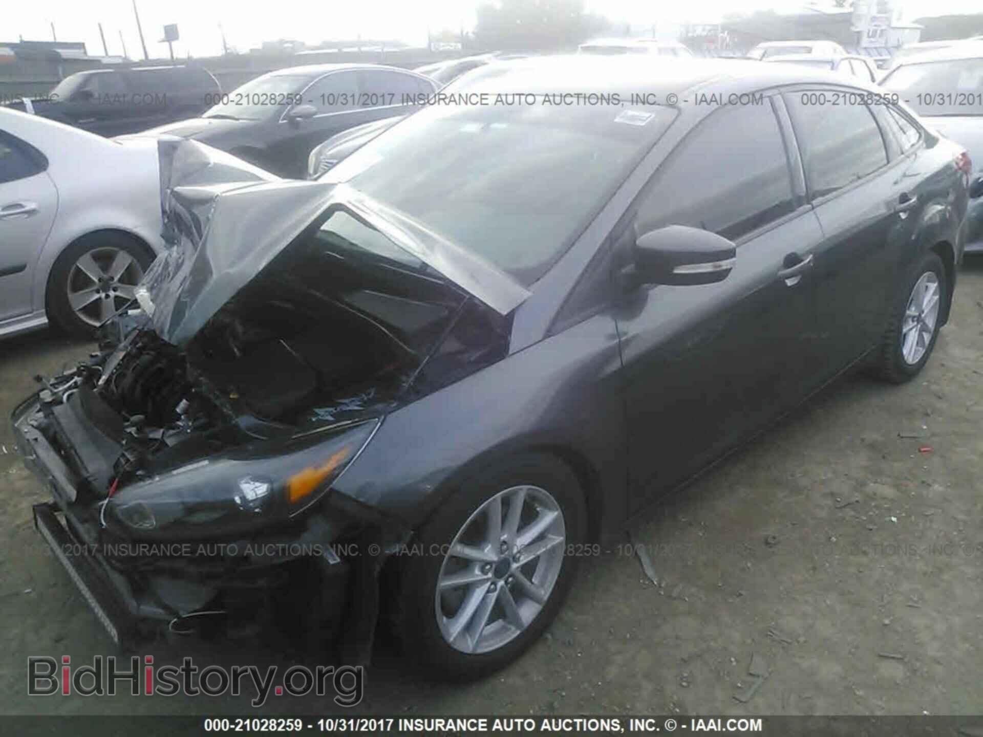 2016 Ford Focus - VIN: 1FADP3F21GL220057 - Photo 2
