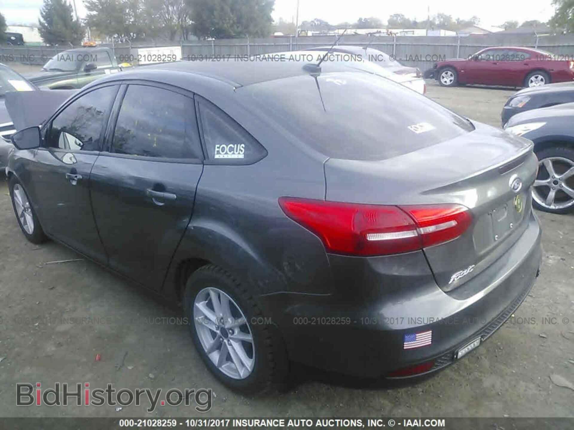 2016 Ford Focus - VIN: 1FADP3F21GL220057 - Photo 3