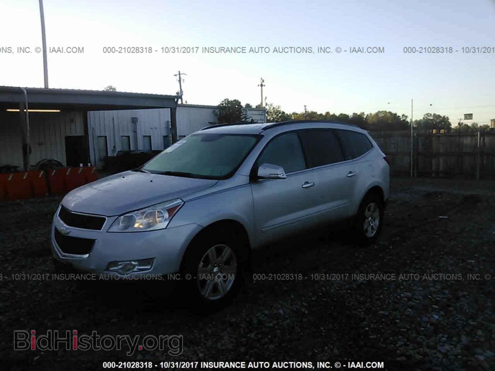 2011 Chevrolet Traverse - VIN: 1GNKRJED2BJ177007 - Фото 2