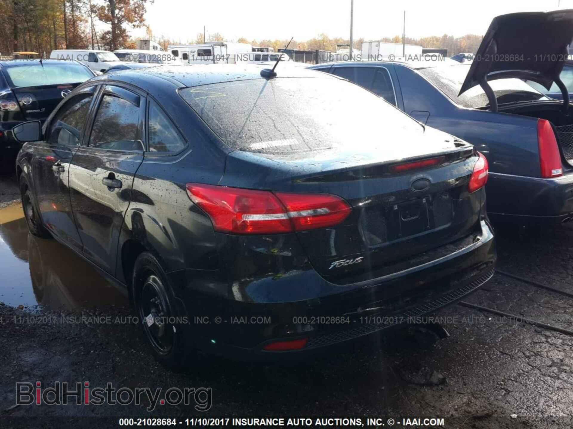 2016 Ford Focus - VIN: 1FADP3E29GL215240 - Photo 3