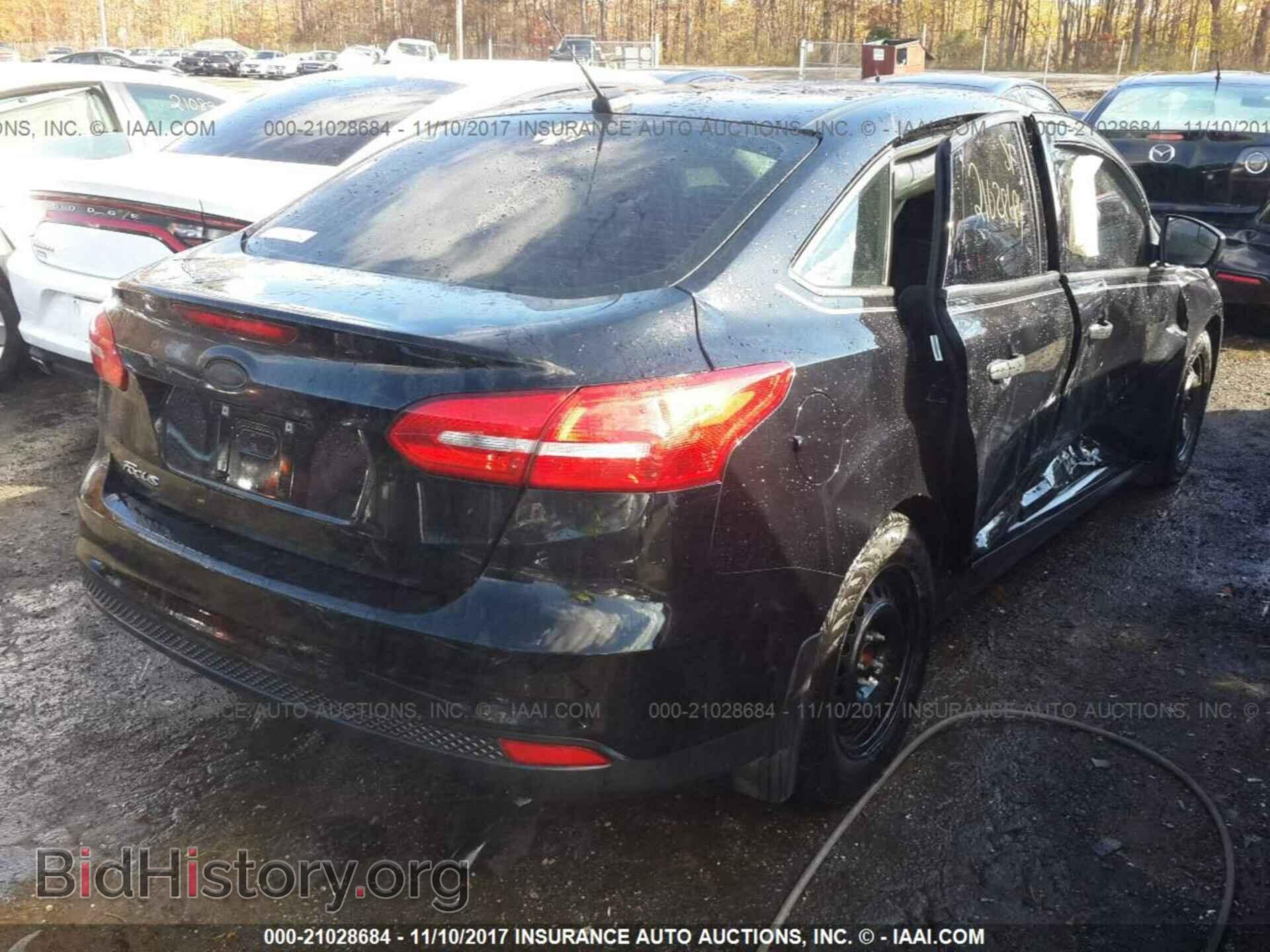 2016 Ford Focus - VIN: 1FADP3E29GL215240 - Photo 4