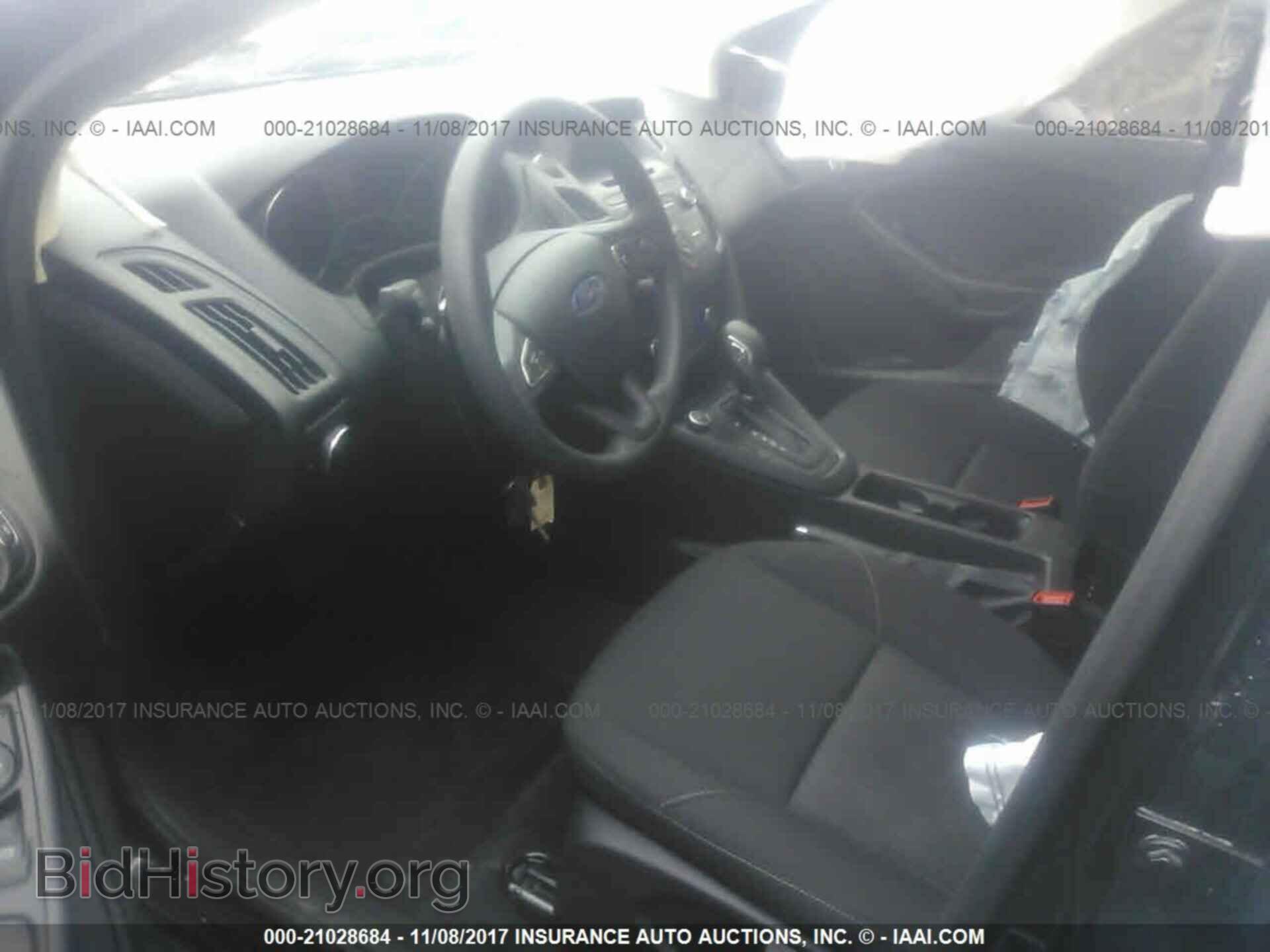2016 Ford Focus - VIN: 1FADP3E29GL215240 - Photo 5