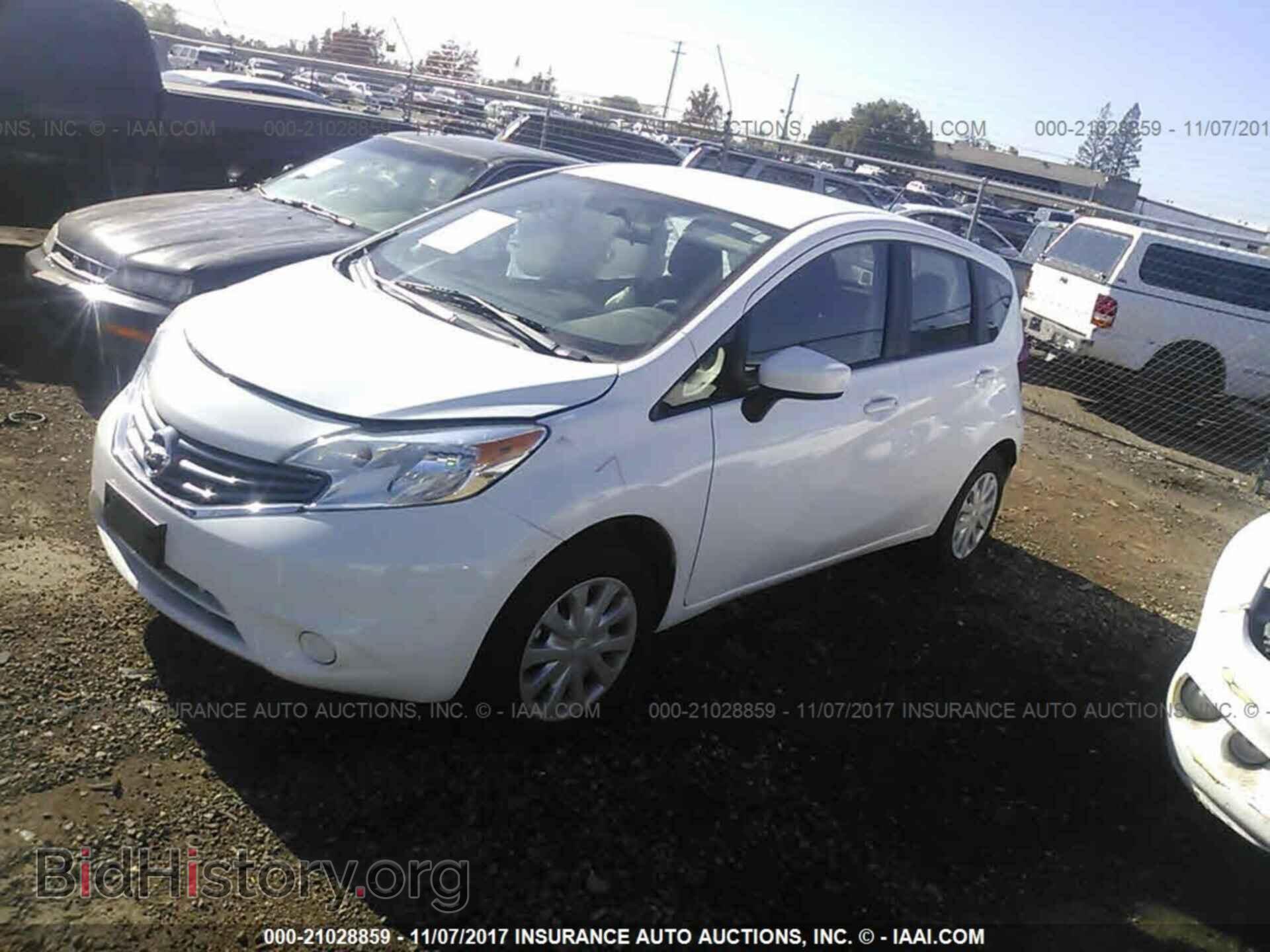 2015 Nissan Versa note - VIN: 3N1CE2CP1FL434798 - Фото 2