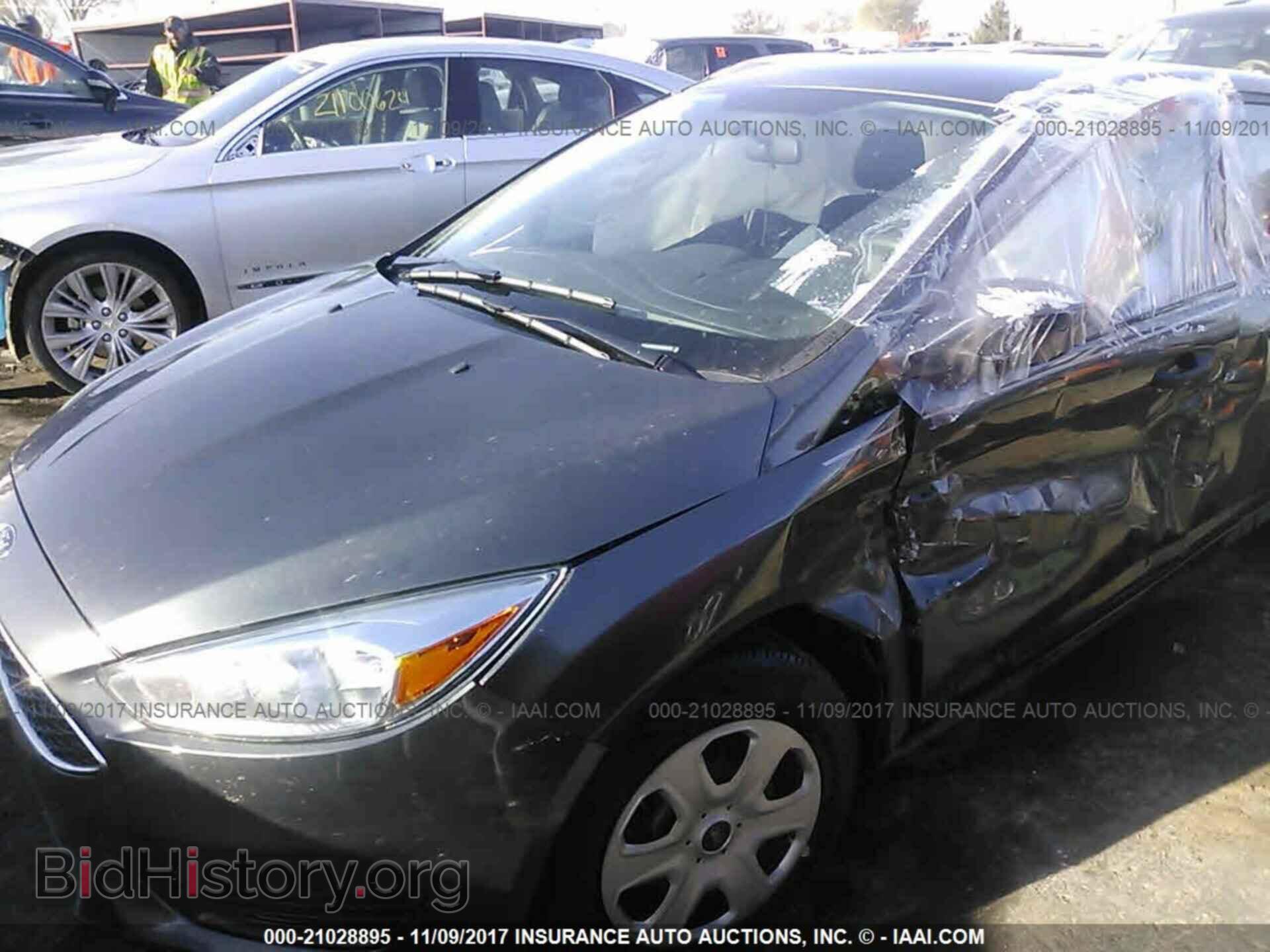 2017 Ford Focus - VIN: 1FADP3E21HL230106 - Photo 2