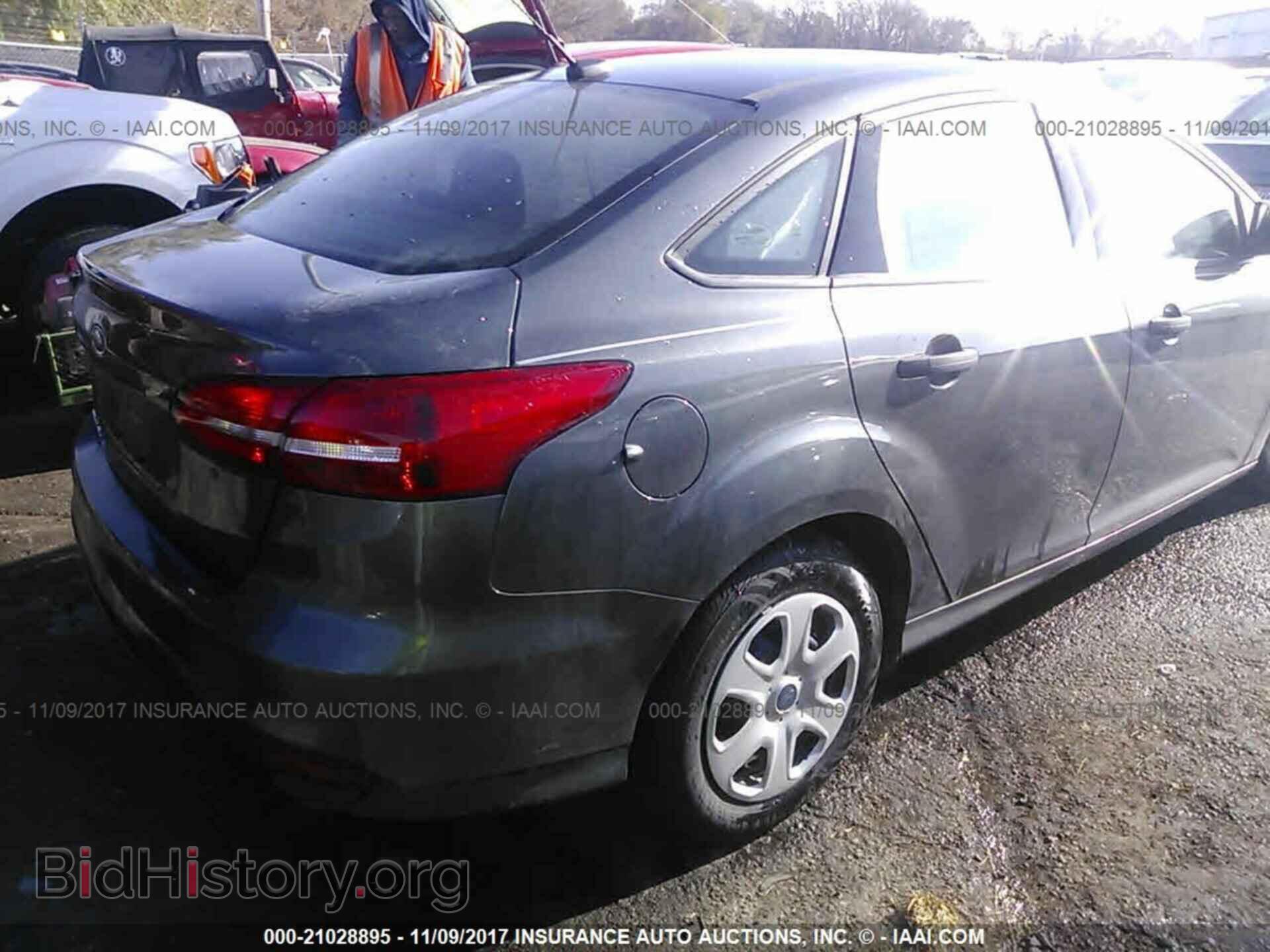 2017 Ford Focus - VIN: 1FADP3E21HL230106 - Photo 4