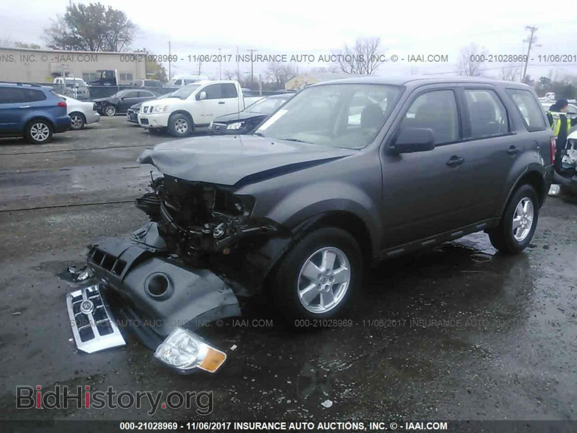 2012 Ford Escape - VIN: 1FMCU0C79CKC40212 - Photo 2