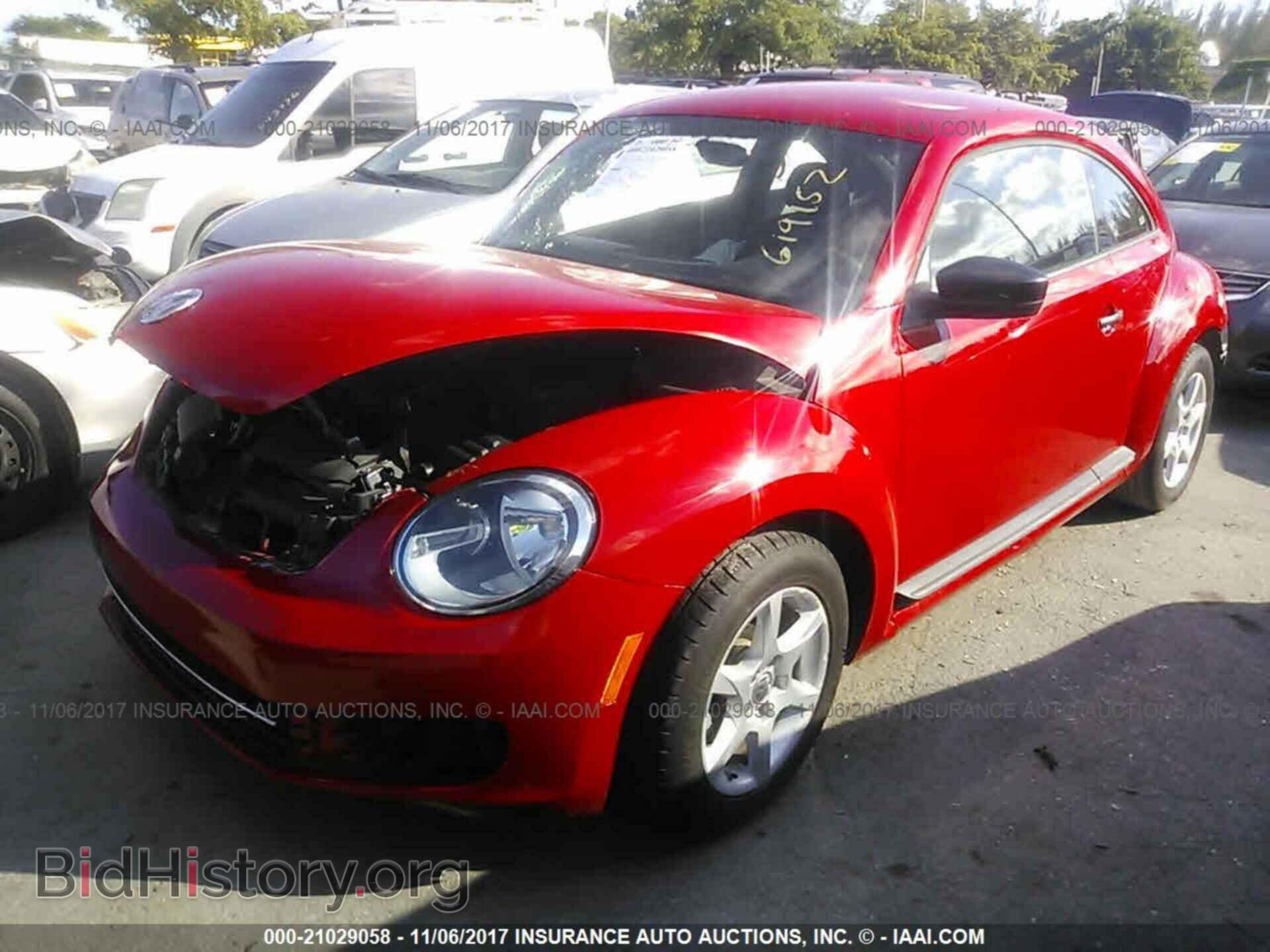2017 Volkswagen Beetle - VIN: 3VWF17AT6HM619152 - Фото 2