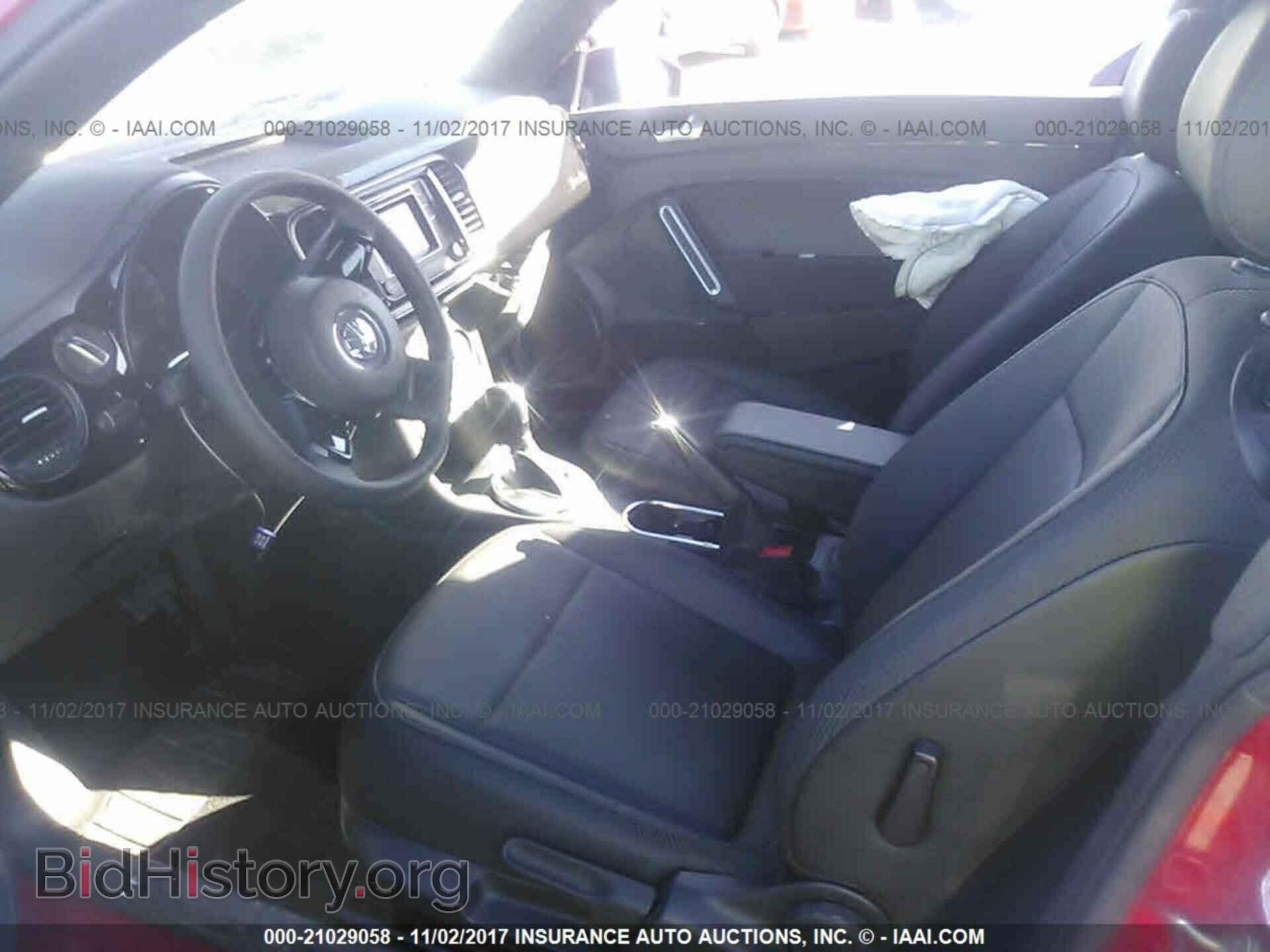 2017 Volkswagen Beetle - VIN: 3VWF17AT6HM619152 - Фото 5