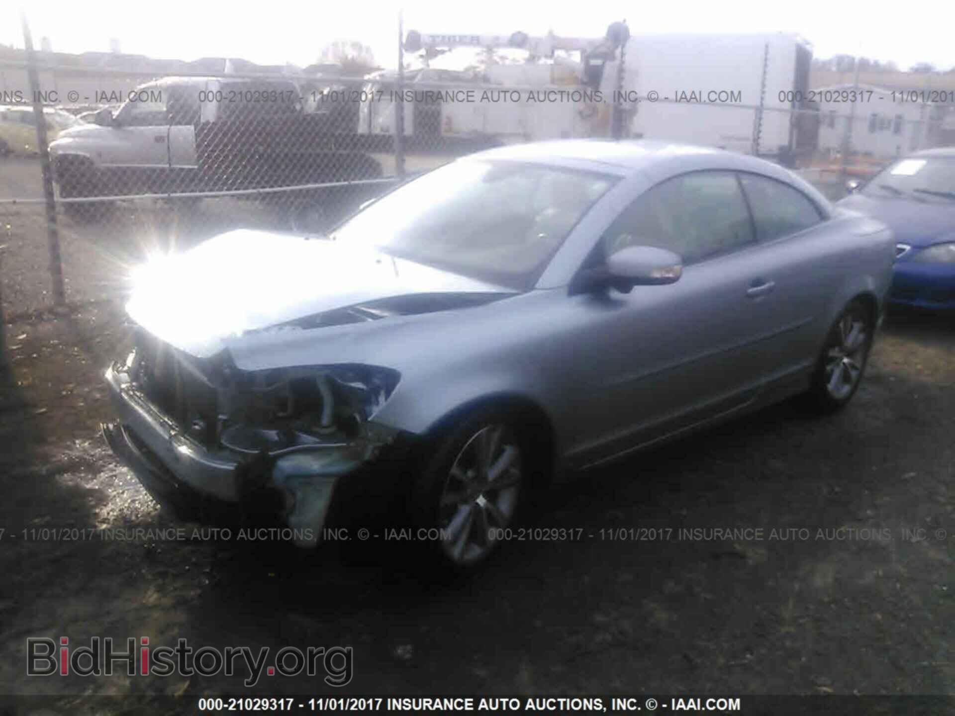 2011 Volvo C70 - VIN: YV1672MC7BJ112260 - Фото 2