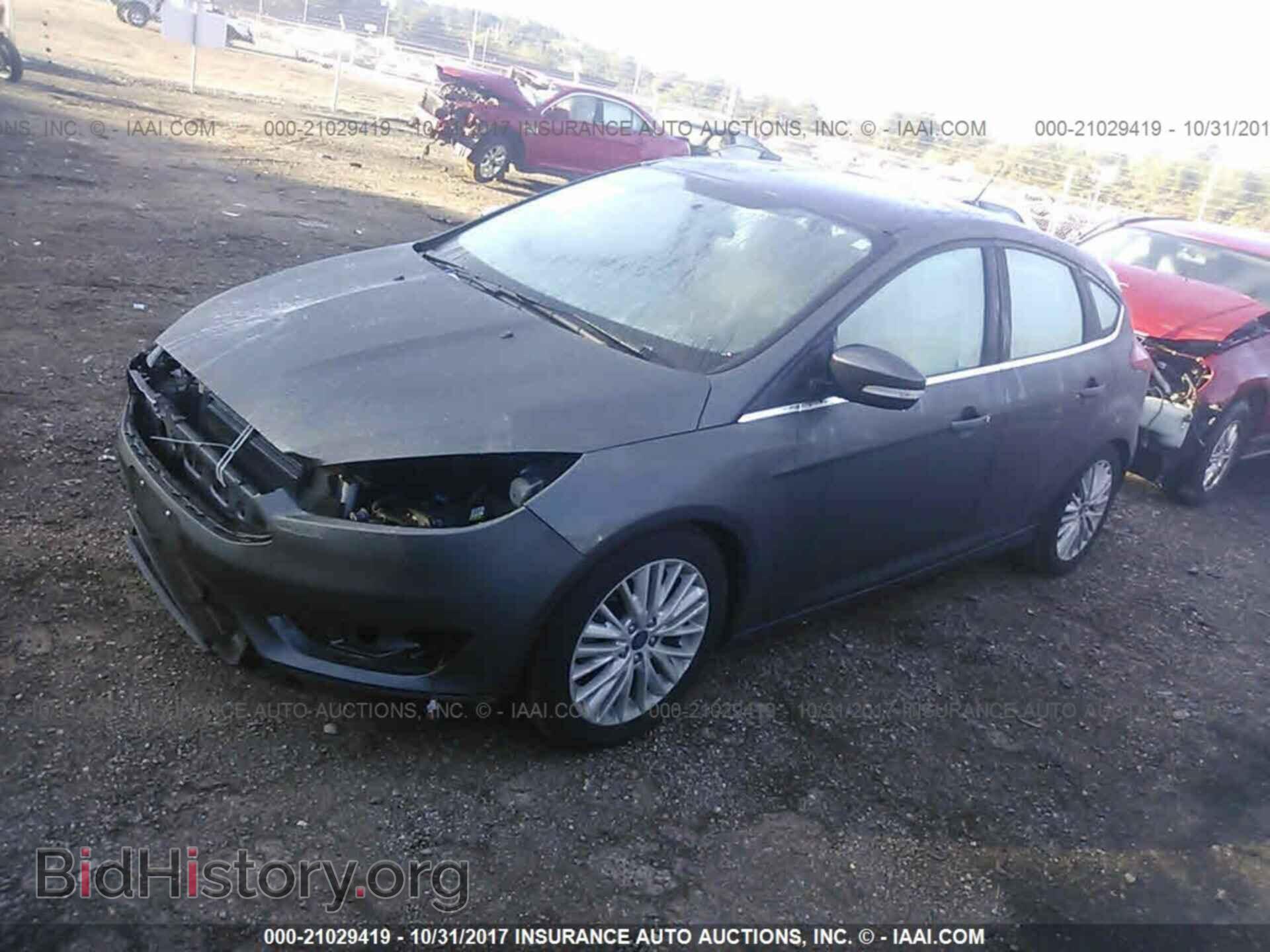 2016 Ford Focus - VIN: 1FADP3N29GL299608 - Photo 2
