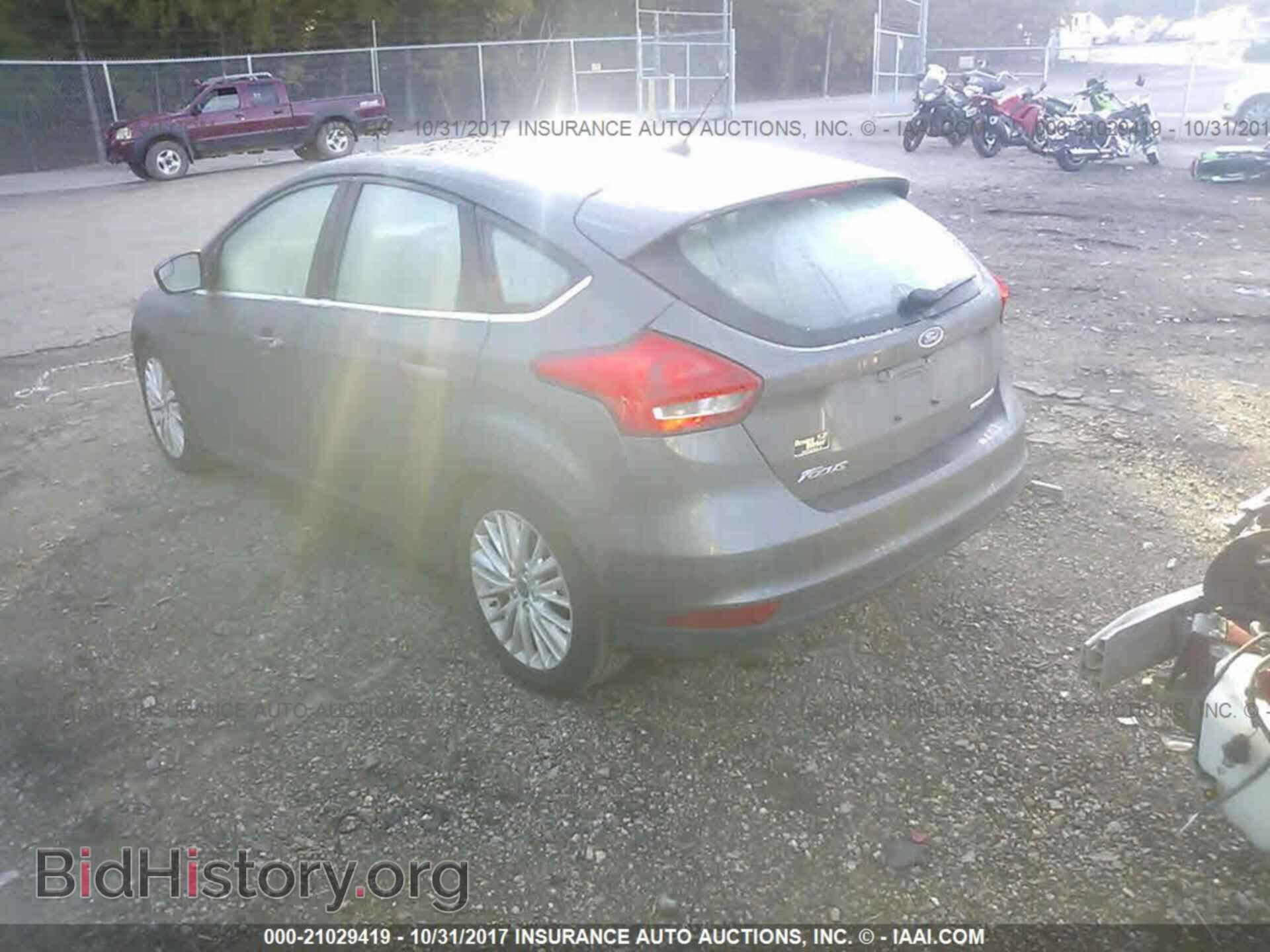 2016 Ford Focus - VIN: 1FADP3N29GL299608 - Photo 3