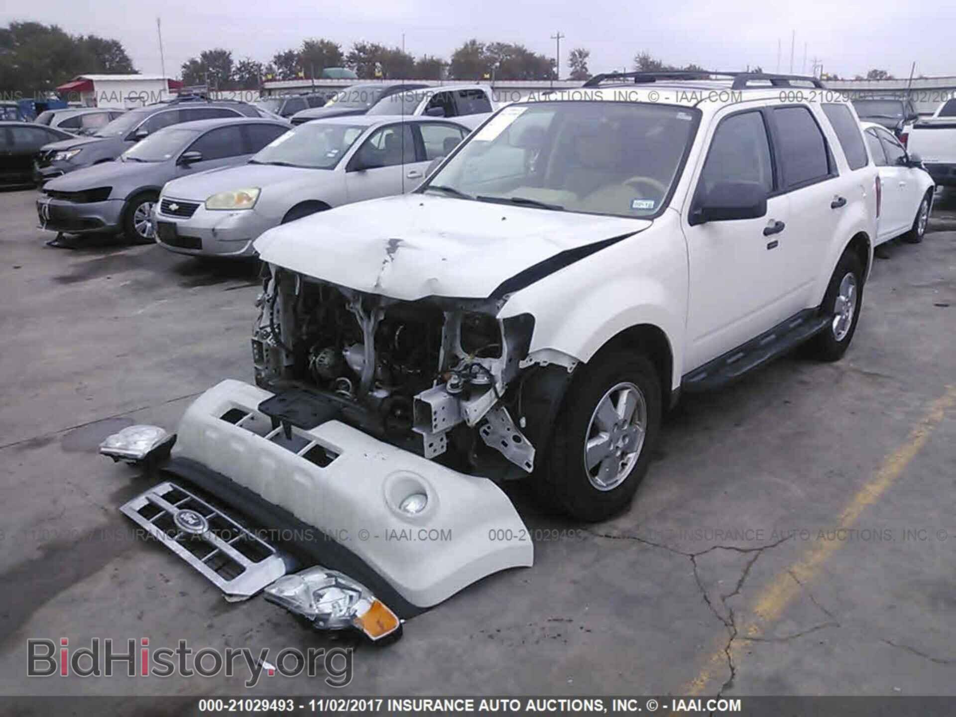 2012 Ford Escape - VIN: 1FMCU0DG7CKC81517 - Photo 2