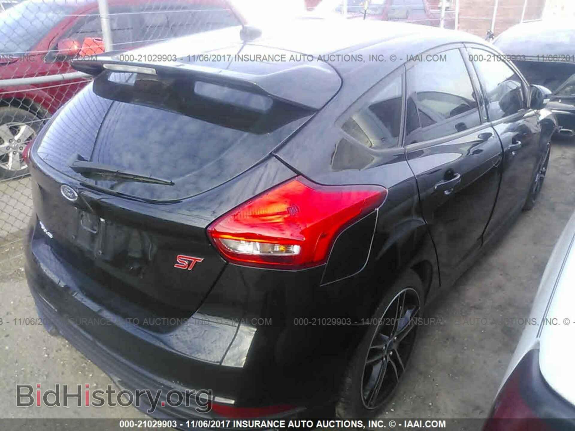 2016 Ford Focus - VIN: 1FADP3L94GL233743 - Photo 4