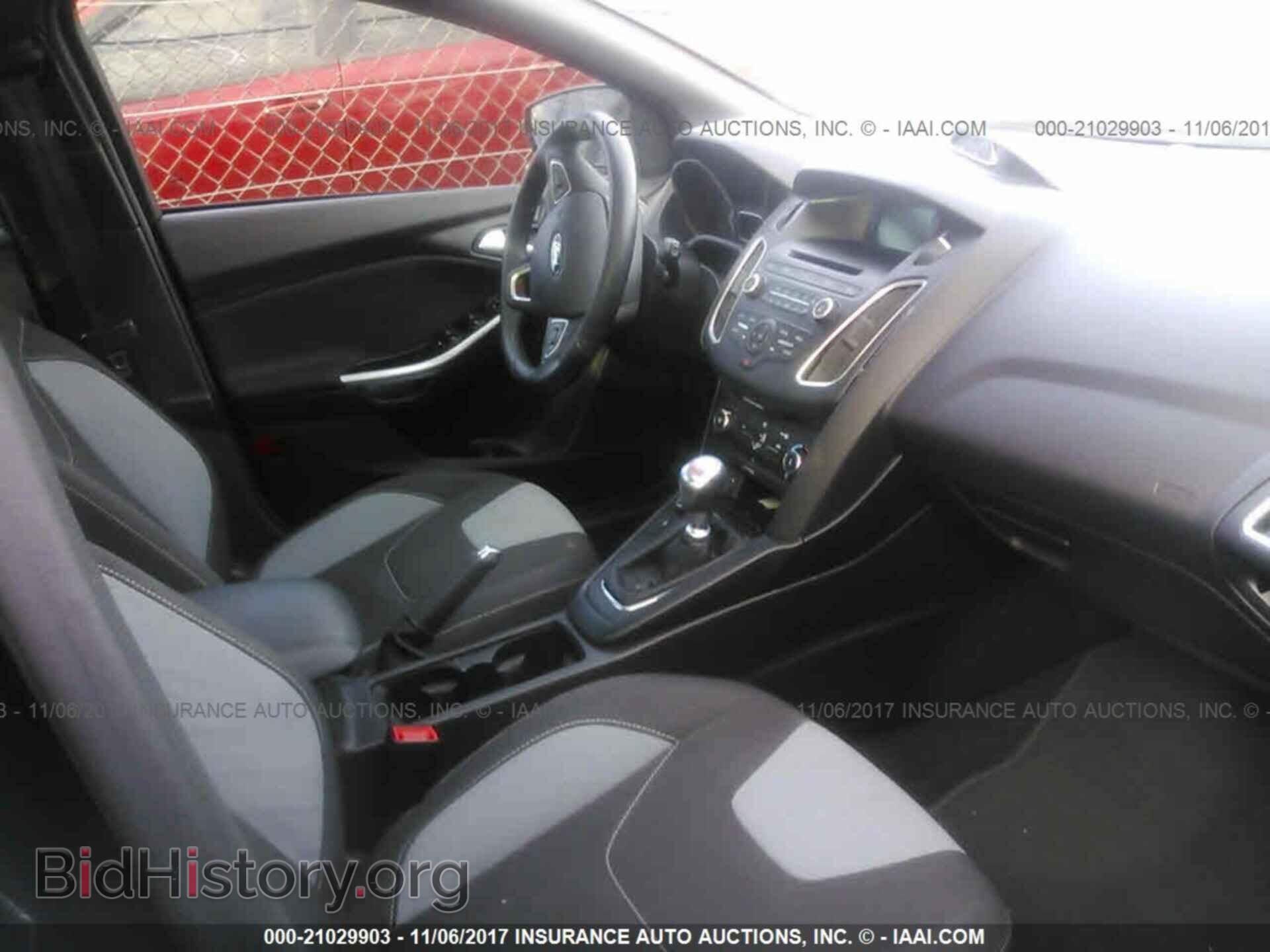 2016 Ford Focus - VIN: 1FADP3L94GL233743 - Photo 5