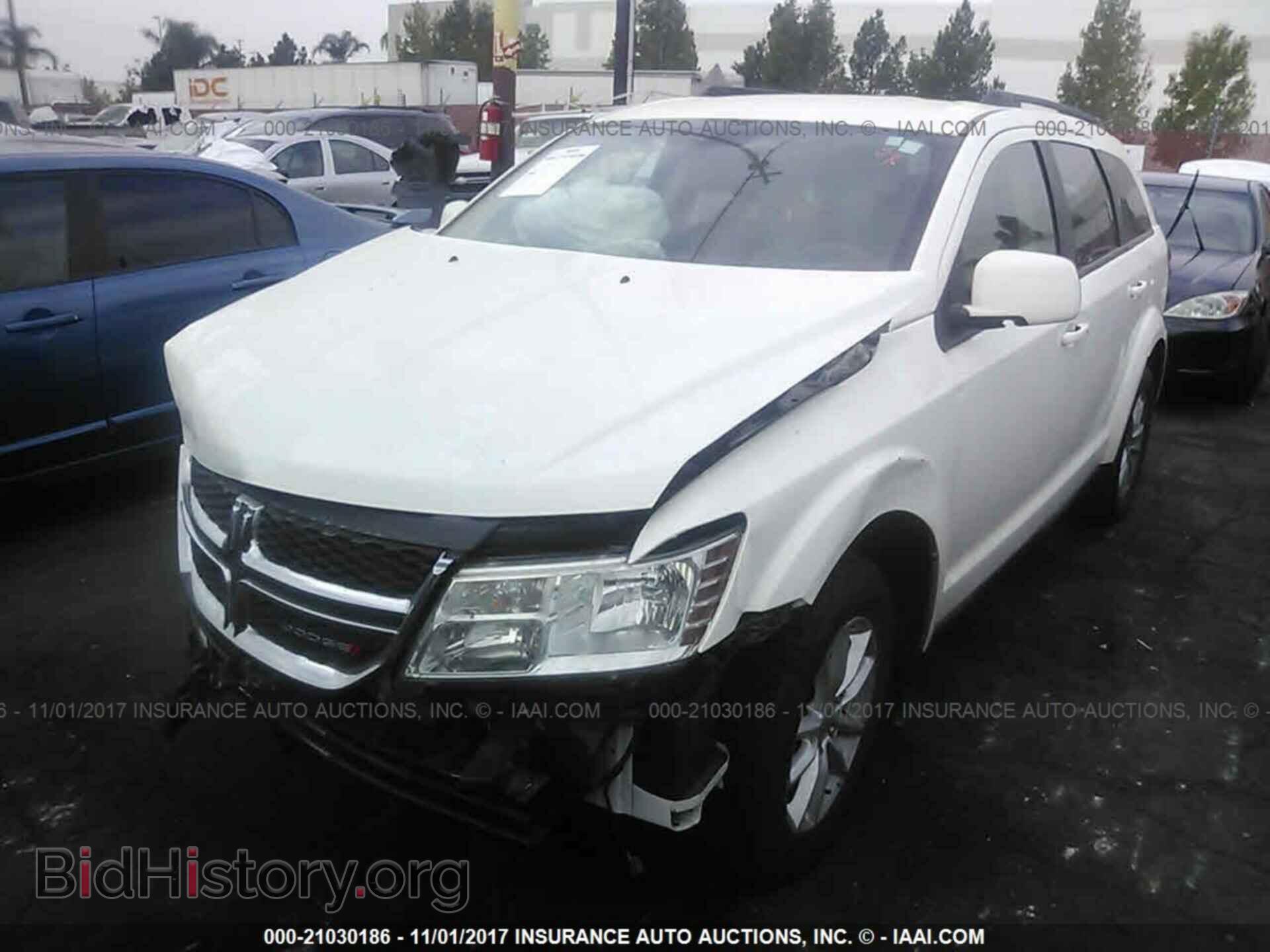 2015 Dodge Journey - VIN: 3C4PDCBG0FT614203 - Photo 2