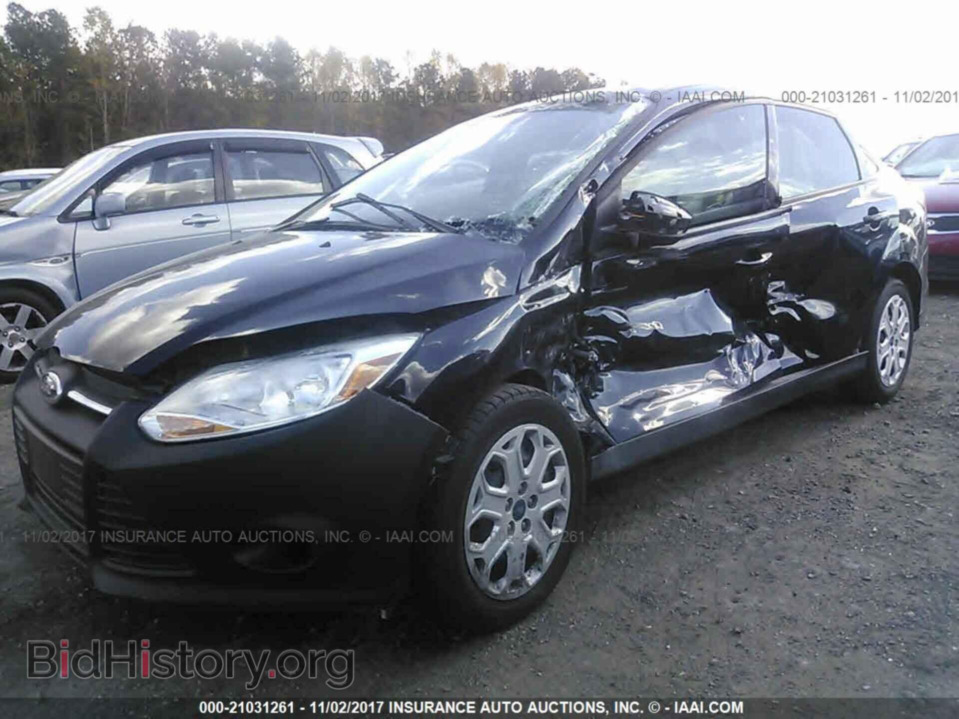 2012 Ford Focus - VIN: 1FAHP3F2XCL241291 - Photo 2
