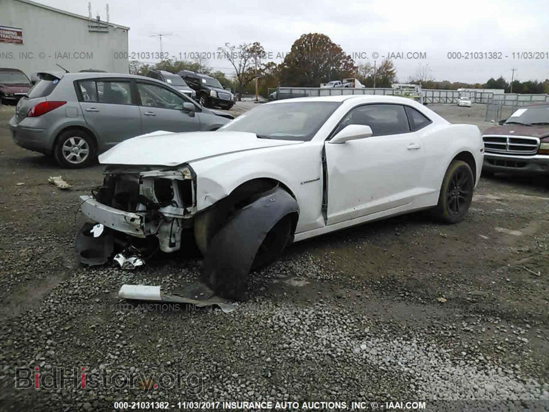 2015 Chevrolet Camaro - VIN: 2G1FA1E35F9137751 - Photo 2