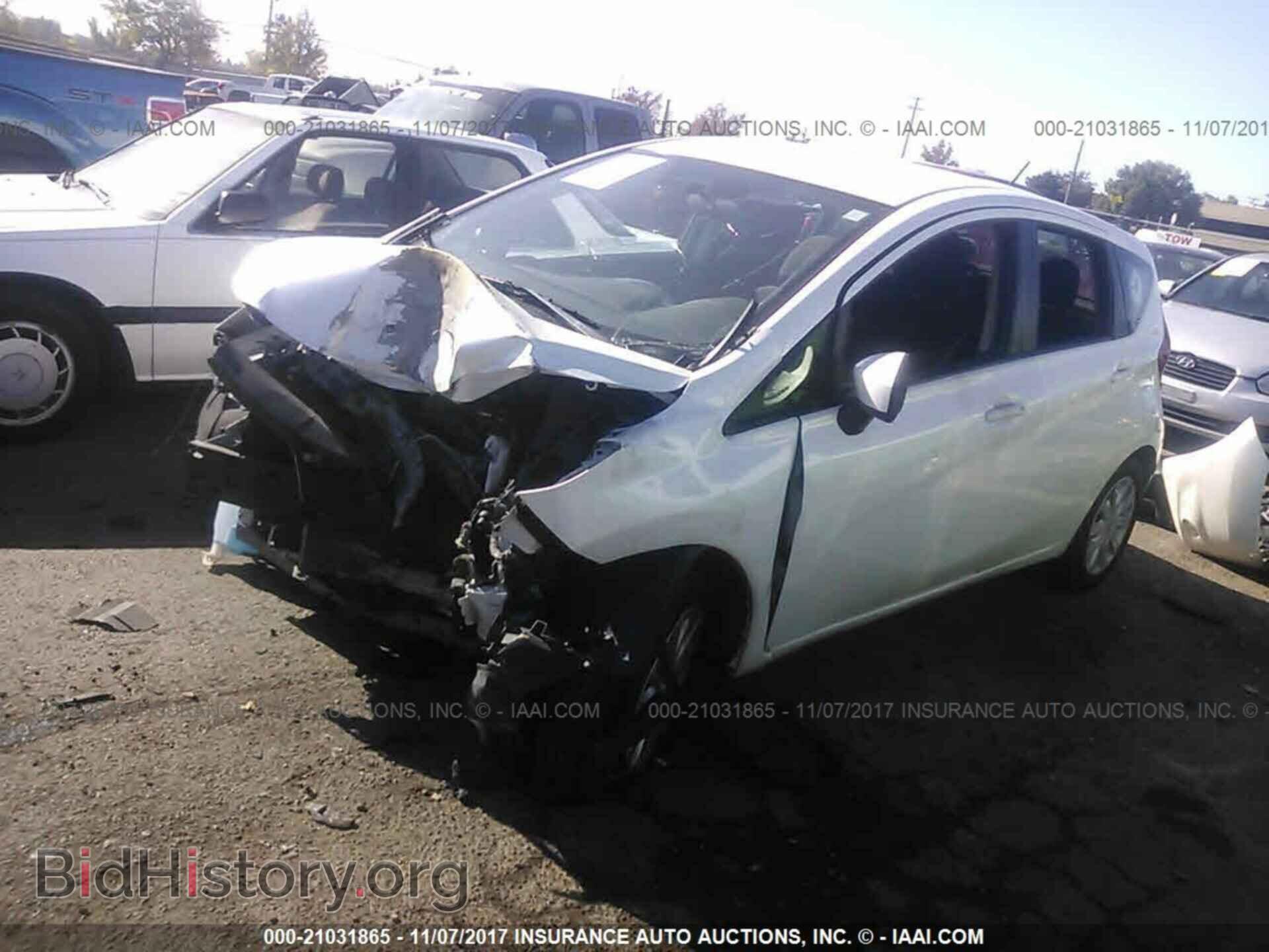 2015 Nissan Versa note - VIN: 3N1CE2CP8FL373076 - Фото 2