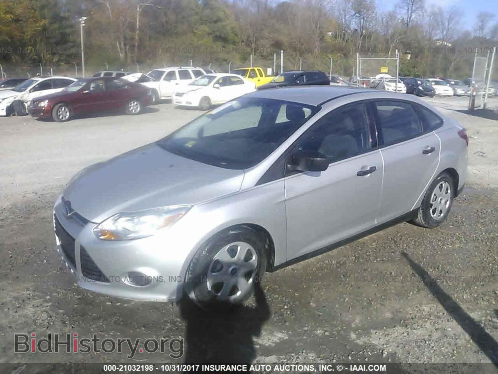 2012 Ford Focus - VIN: 1FAHP3E27CL282253 - Фото 2