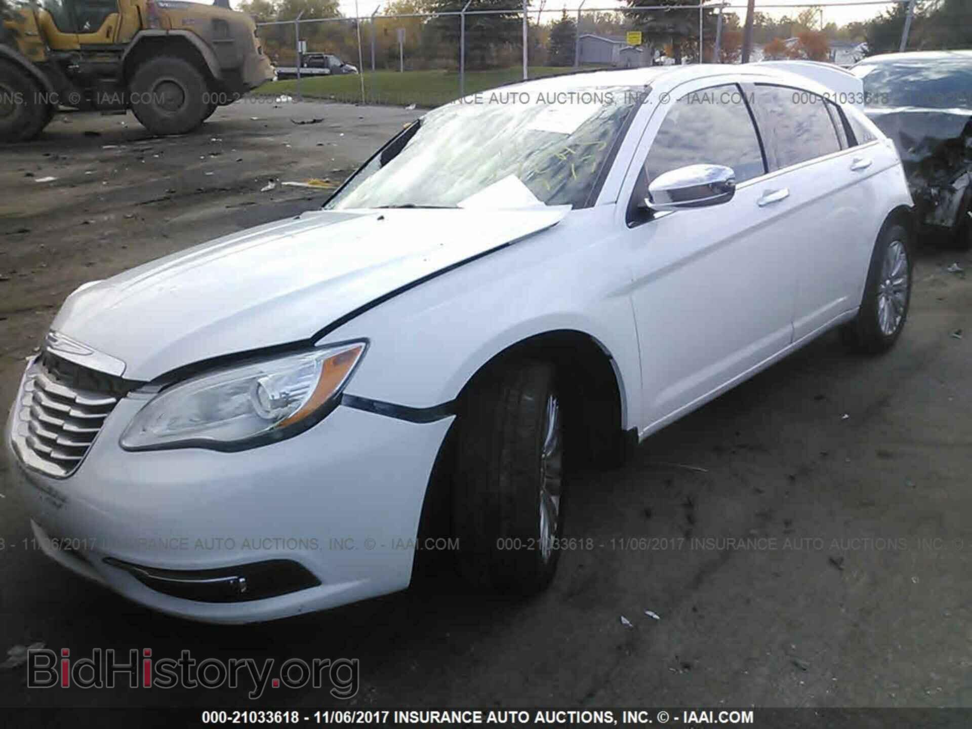 2014 Chrysler 200 - VIN: 1C3CCBCG0EN194536 - Photo 2