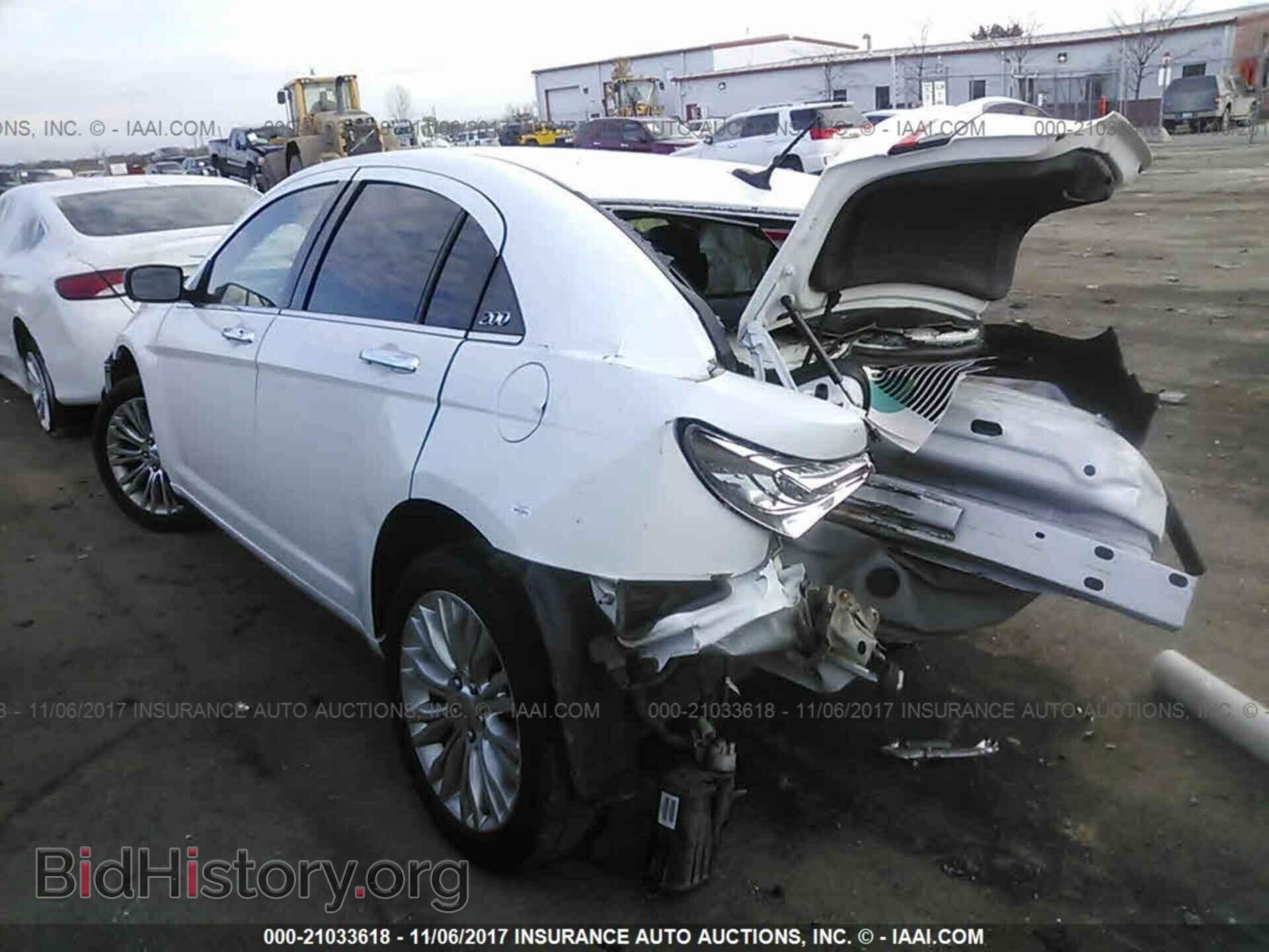 2014 Chrysler 200 - VIN: 1C3CCBCG0EN194536 - Photo 3