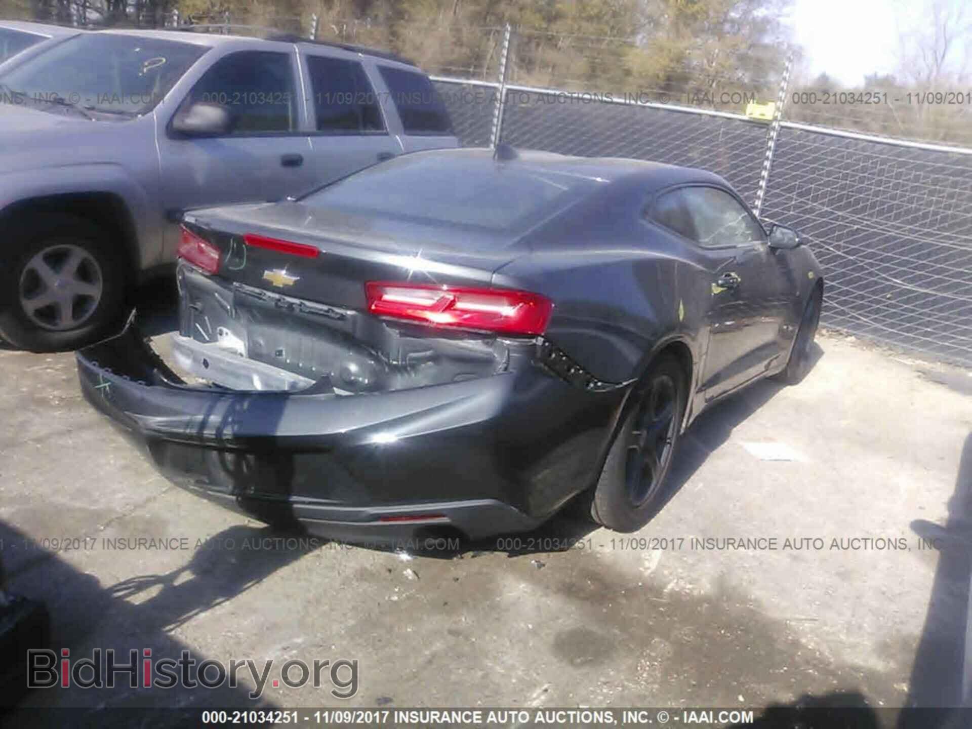 2017 Chevrolet Camaro - VIN: 1G1FB1RS8H0137738 - Фото 4