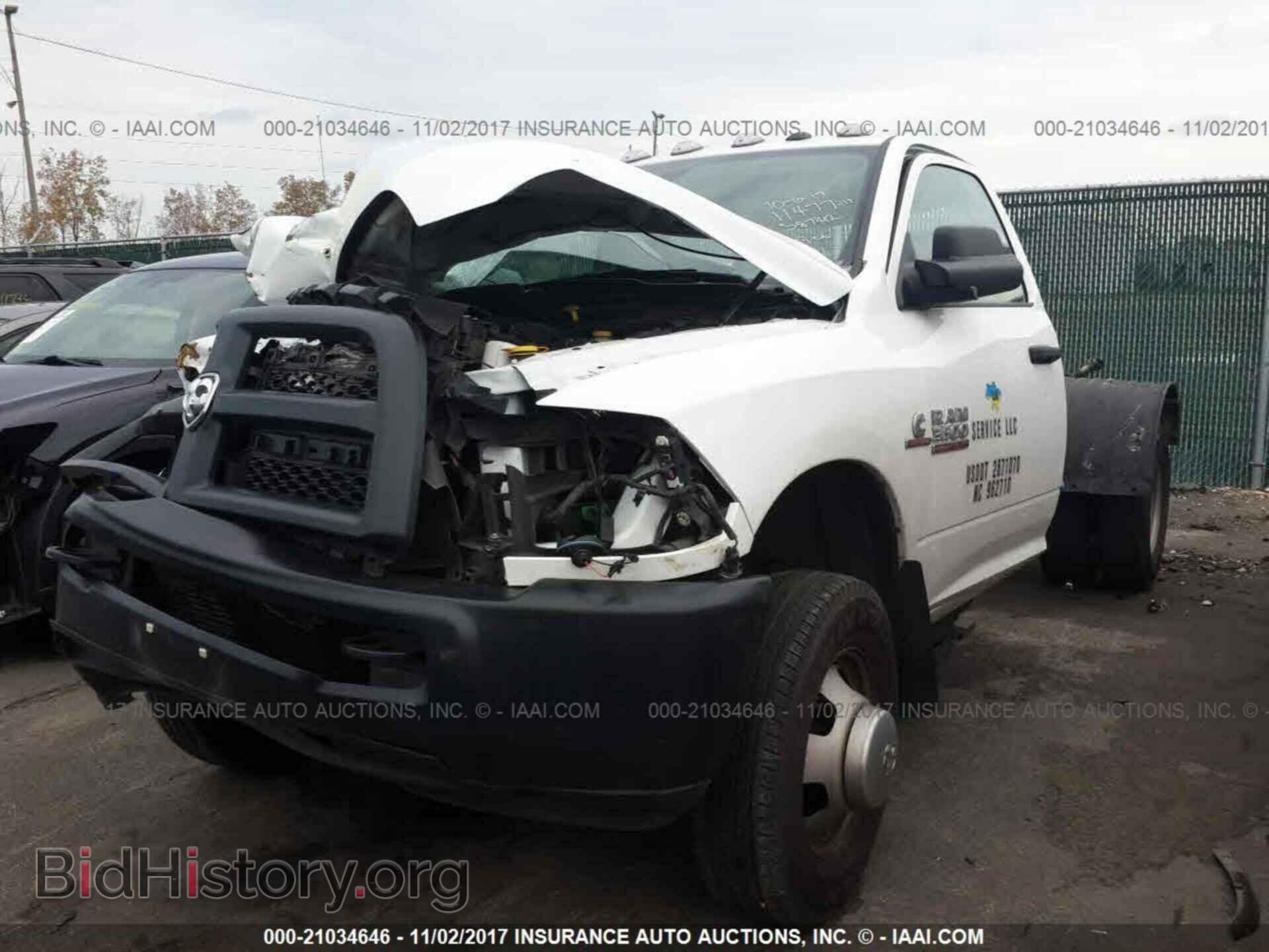 2017 Ram 3500 - VIN: 3C7WRTAL1HG587412 - Фото 2