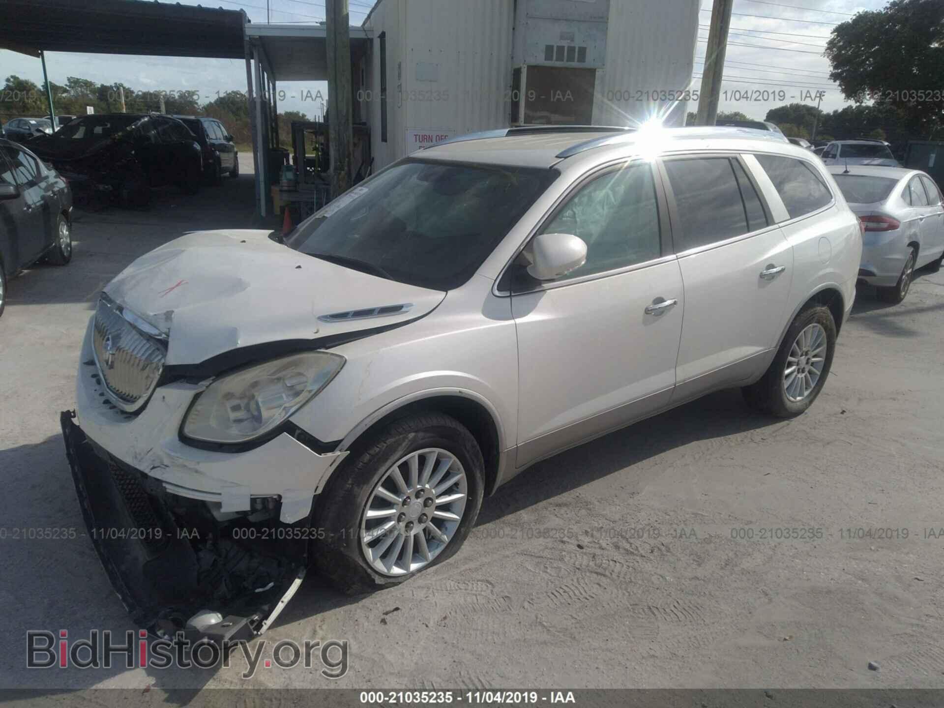 2012 Buick Enclave - VIN: 5GAKRCED8CJ102948 - Photo 2